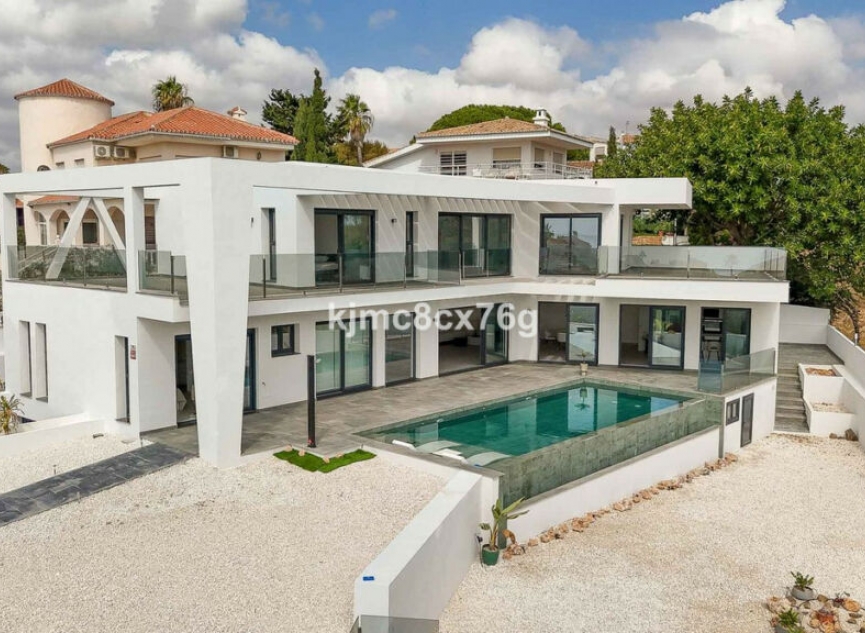 Resale - House -
El Faro