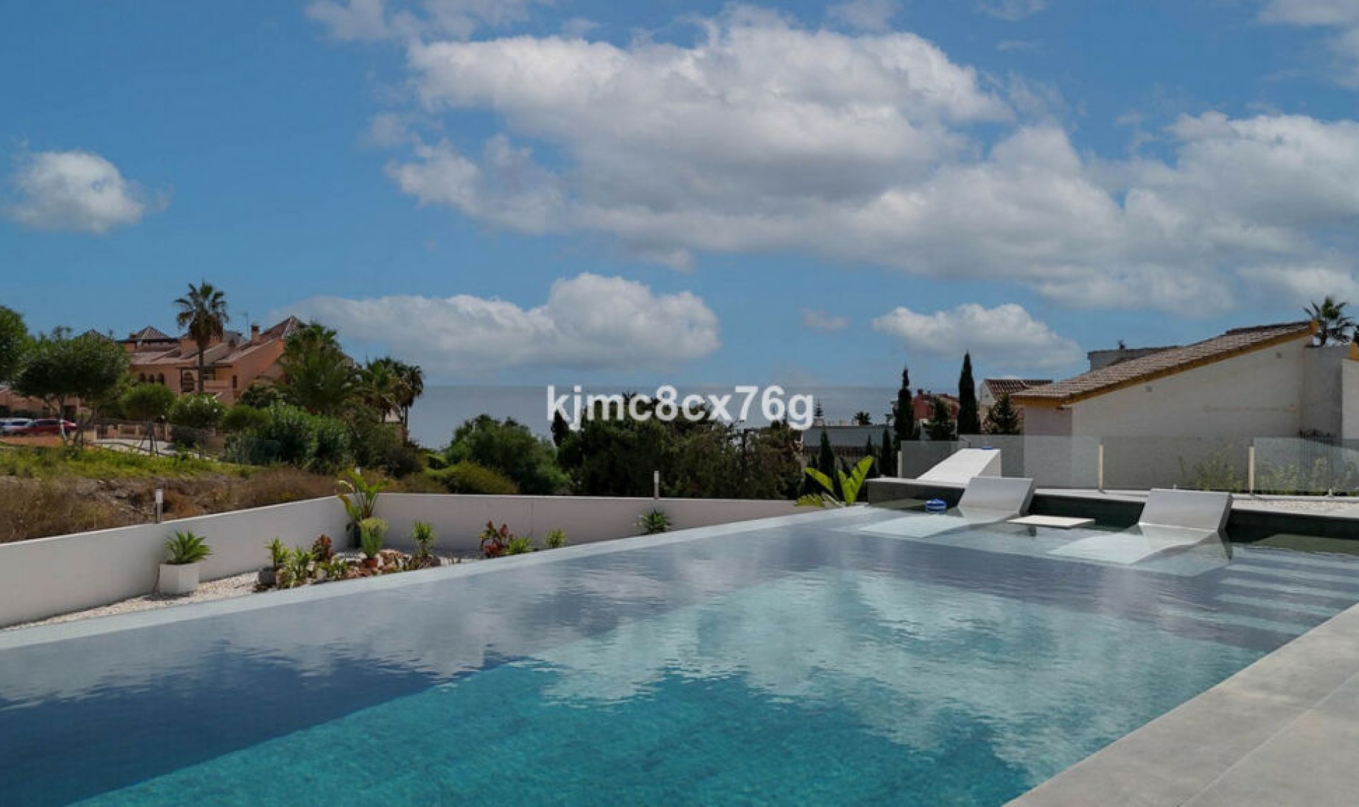 Resale - House -
El Faro