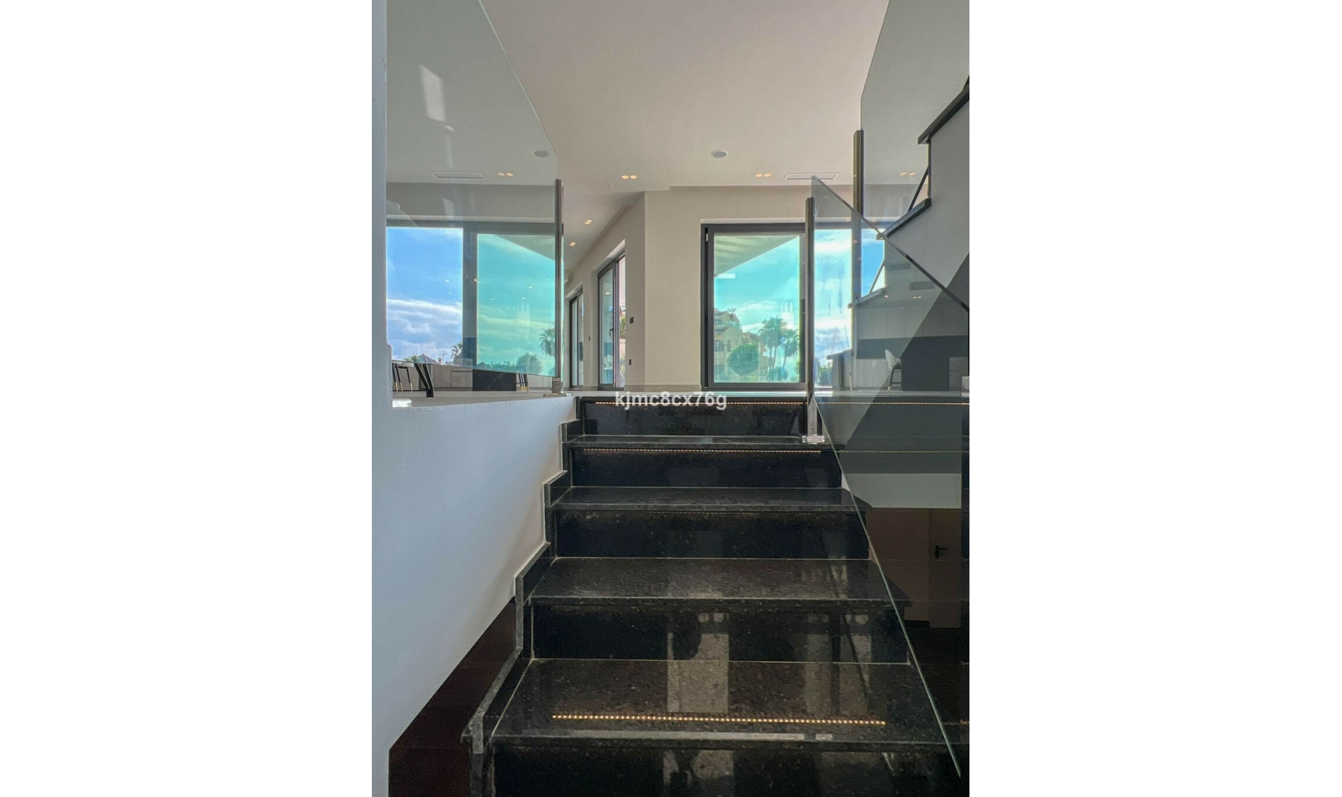 Resale - House -
El Faro