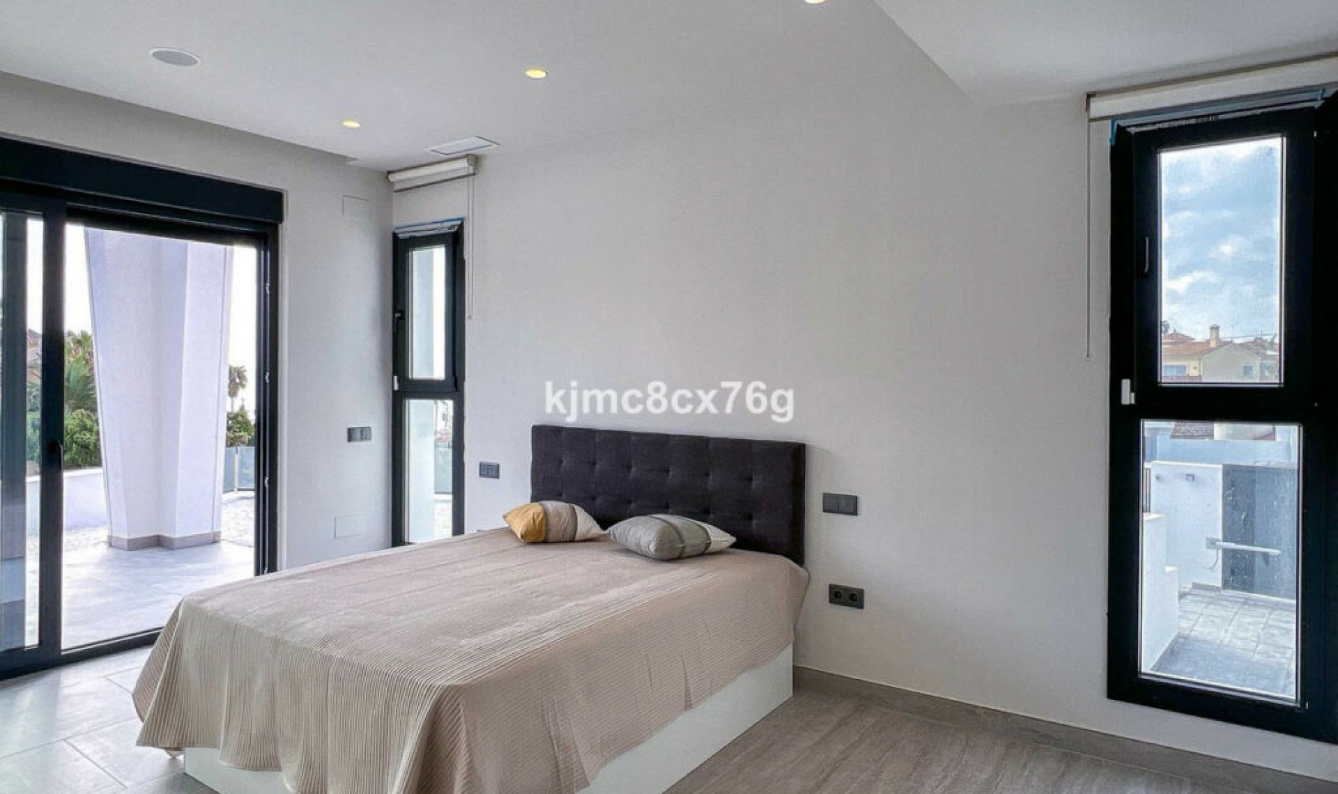 Resale - House -
El Faro