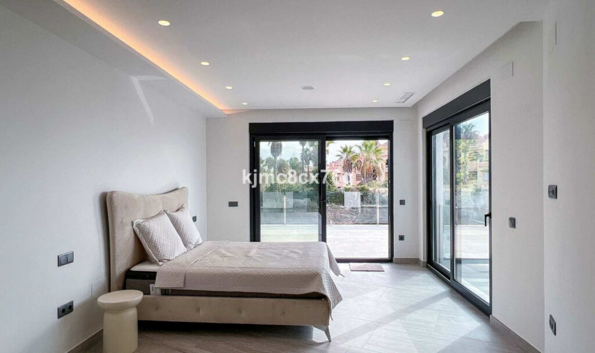 Resale - House -
El Faro