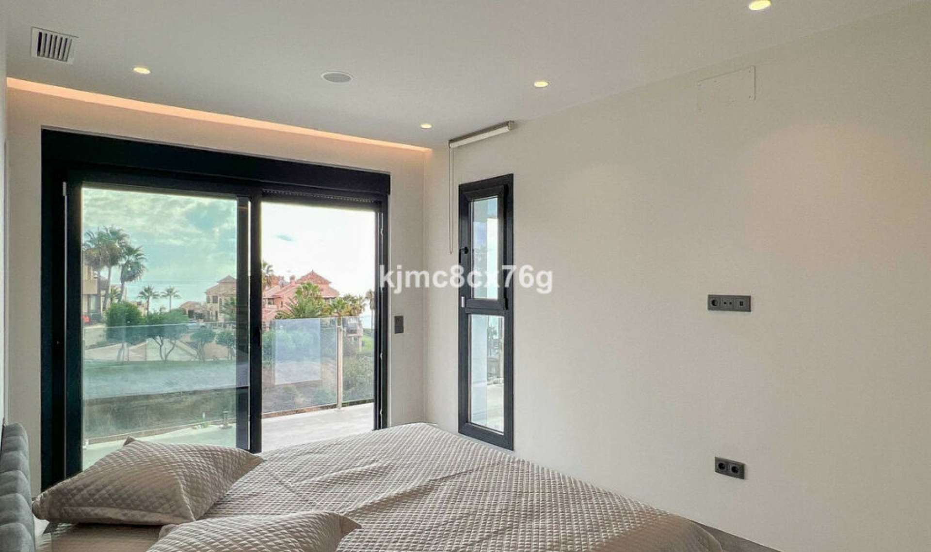 Resale - House -
El Faro