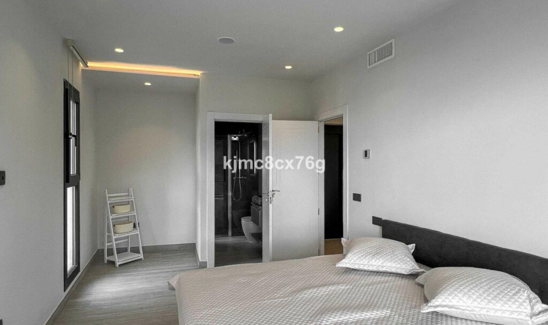 Resale - House -
El Faro