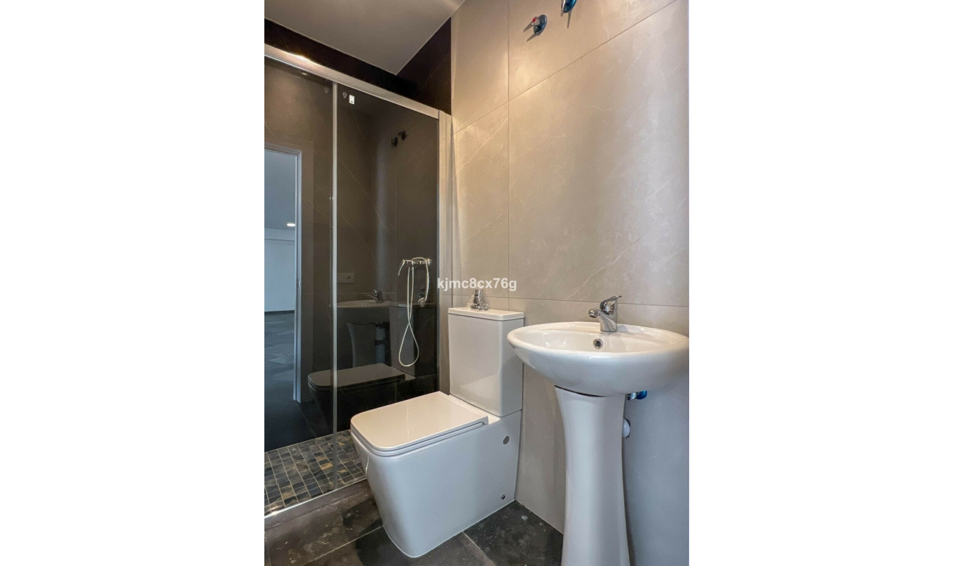 Resale - House -
El Faro