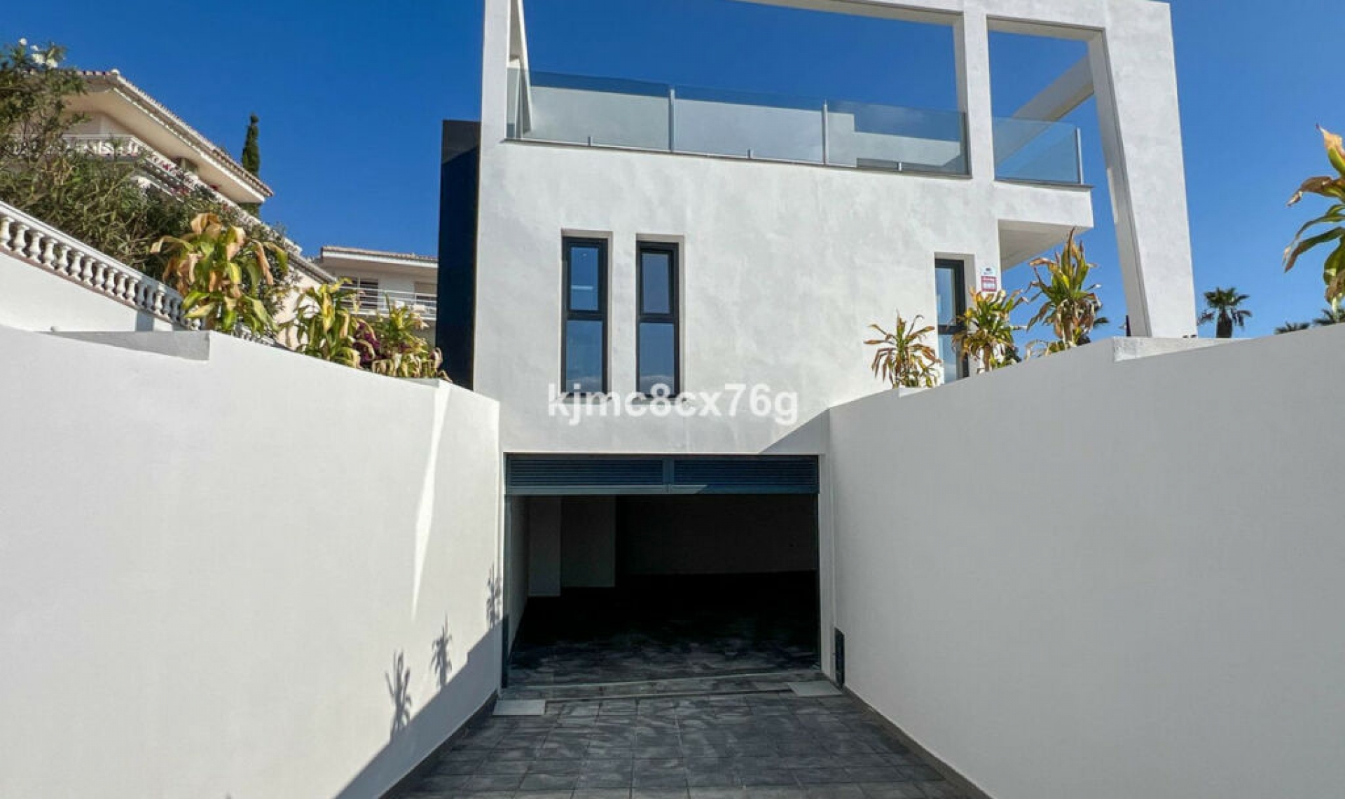 Resale - House -
El Faro