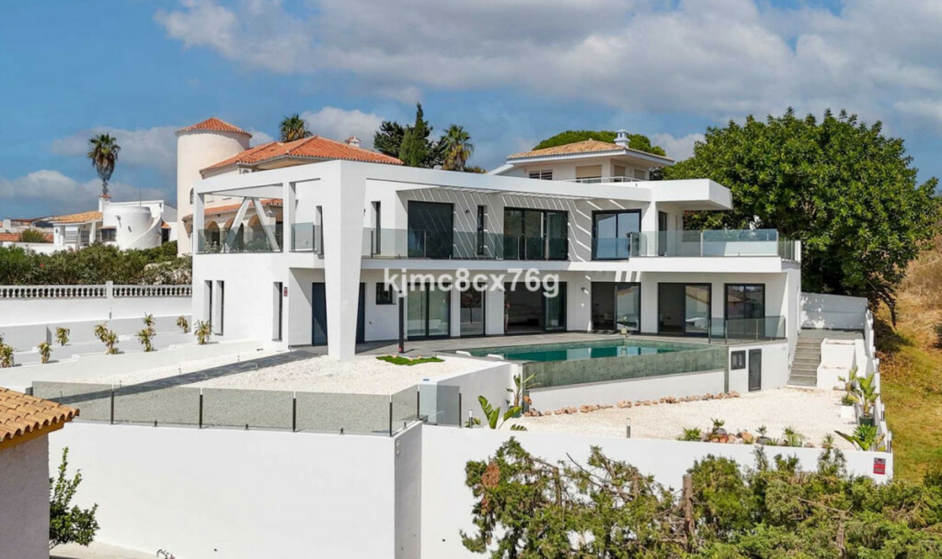Resale - House -
El Faro