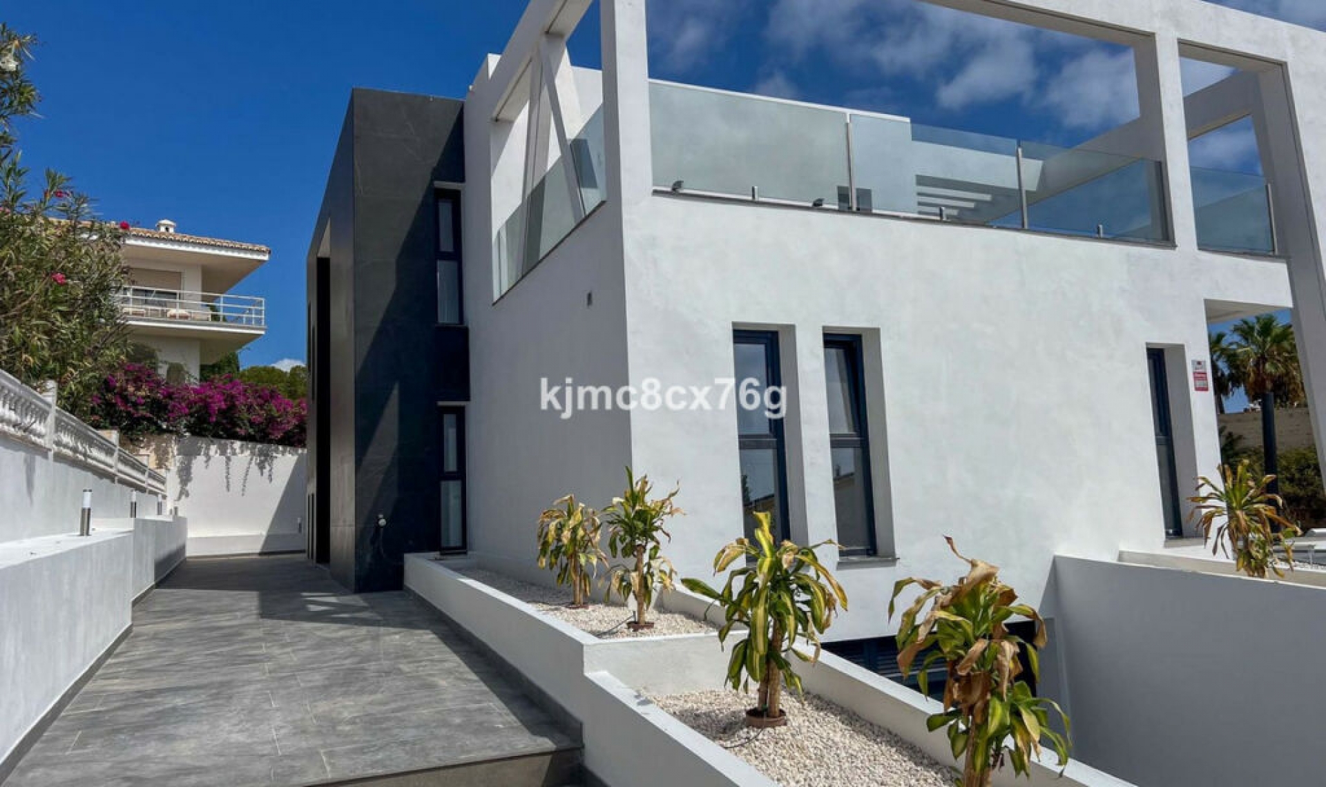 Resale - House -
El Faro
