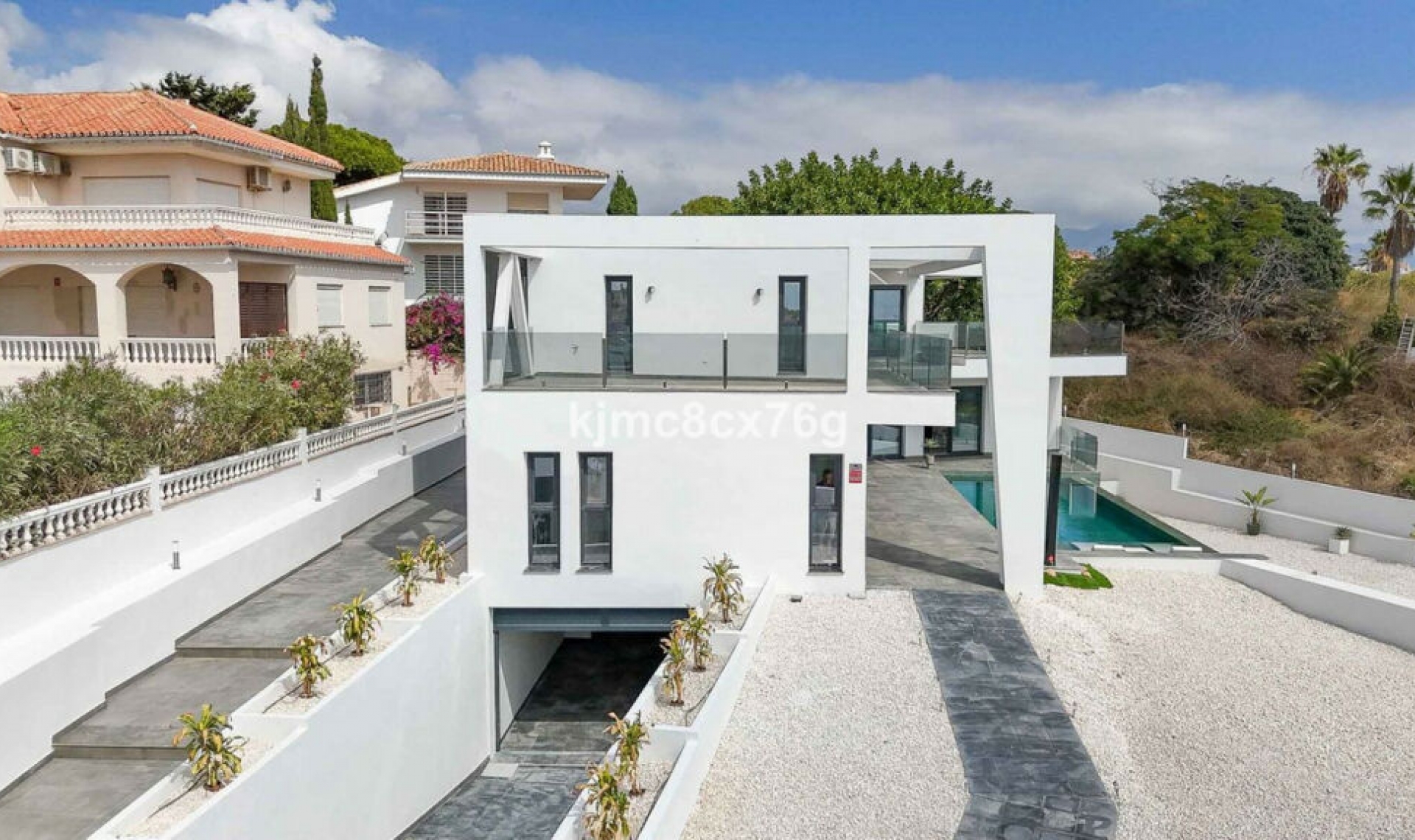 Resale - House -
El Faro