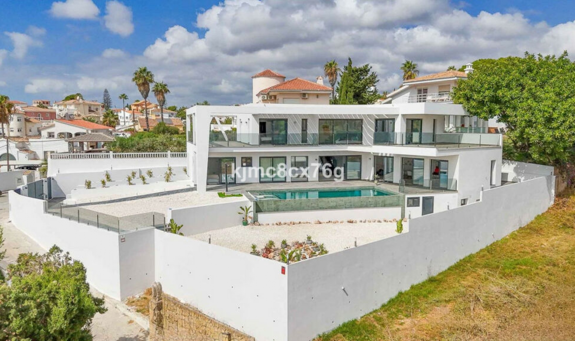 Resale - House -
El Faro