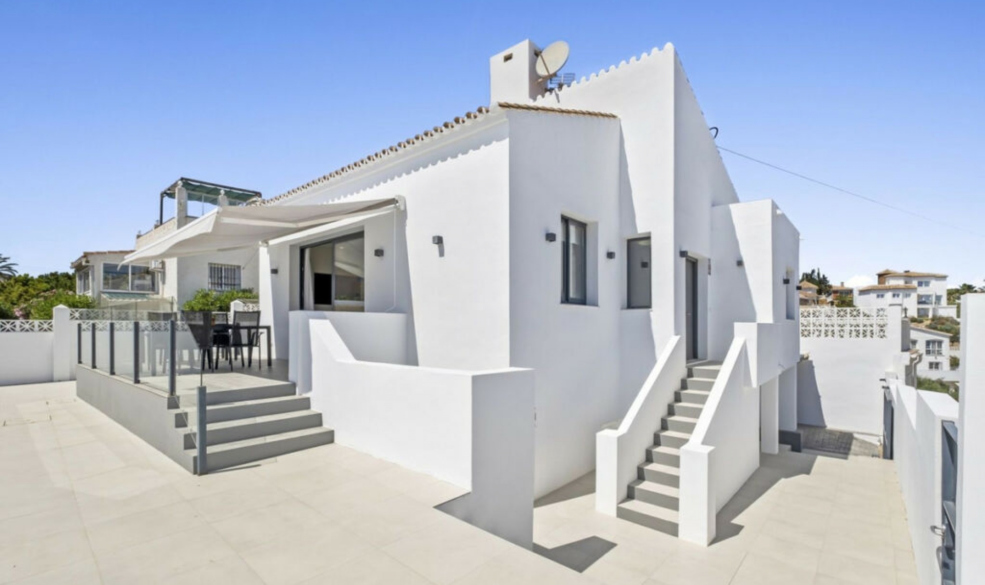 Resale - House -
El Faro