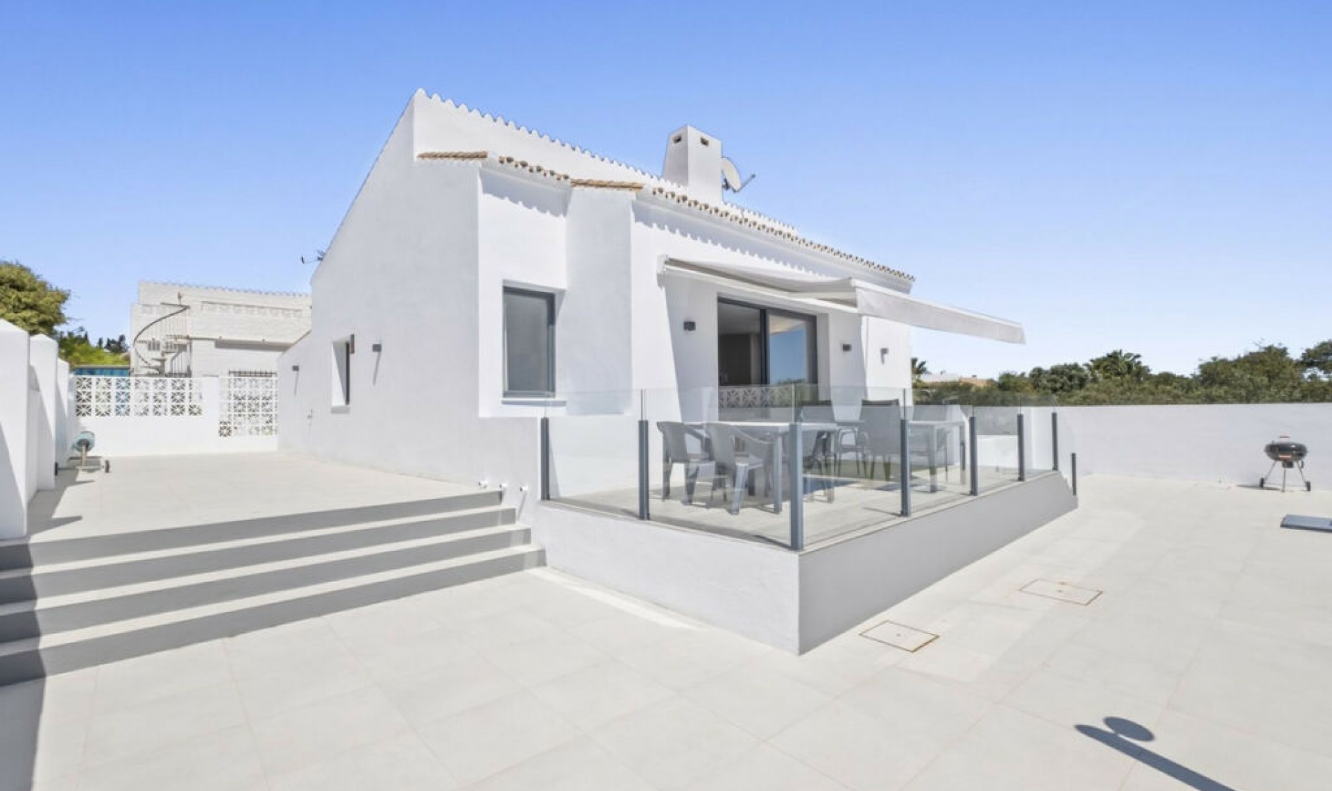 Resale - House -
El Faro