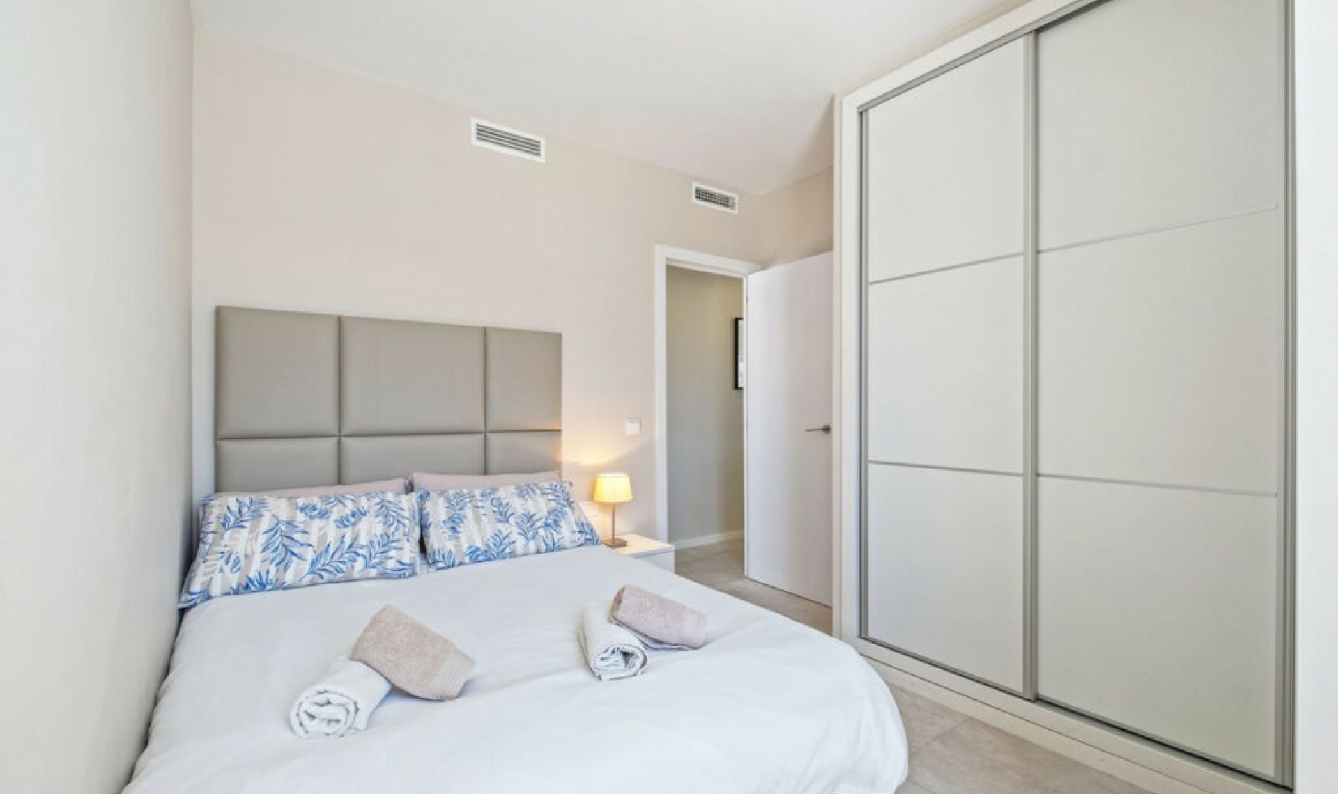 Resale - House -
El Faro