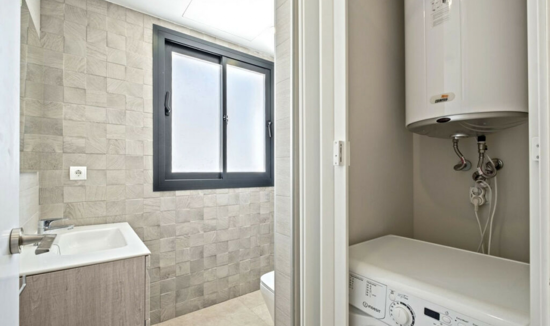 Resale - House -
El Faro