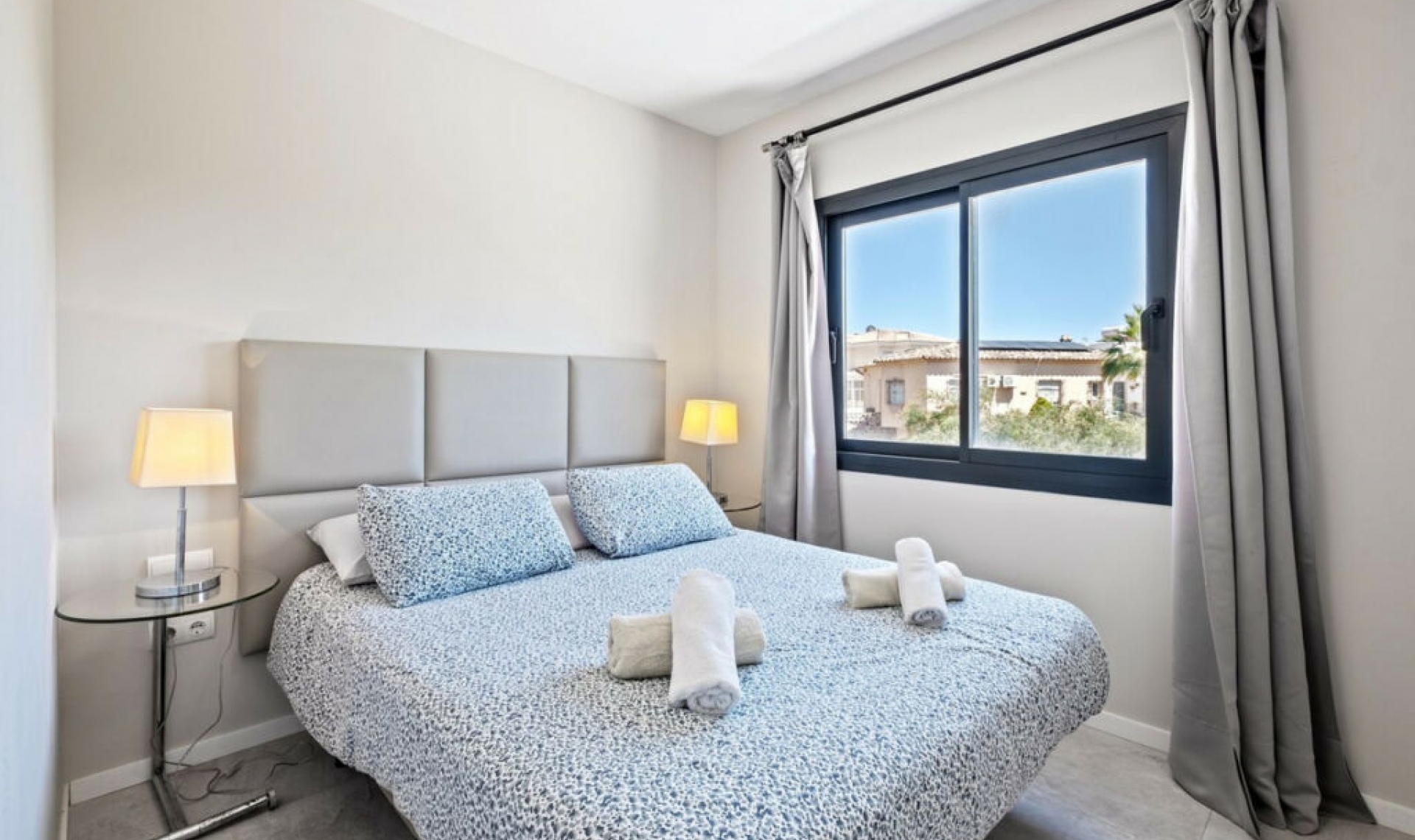 Resale - House -
El Faro