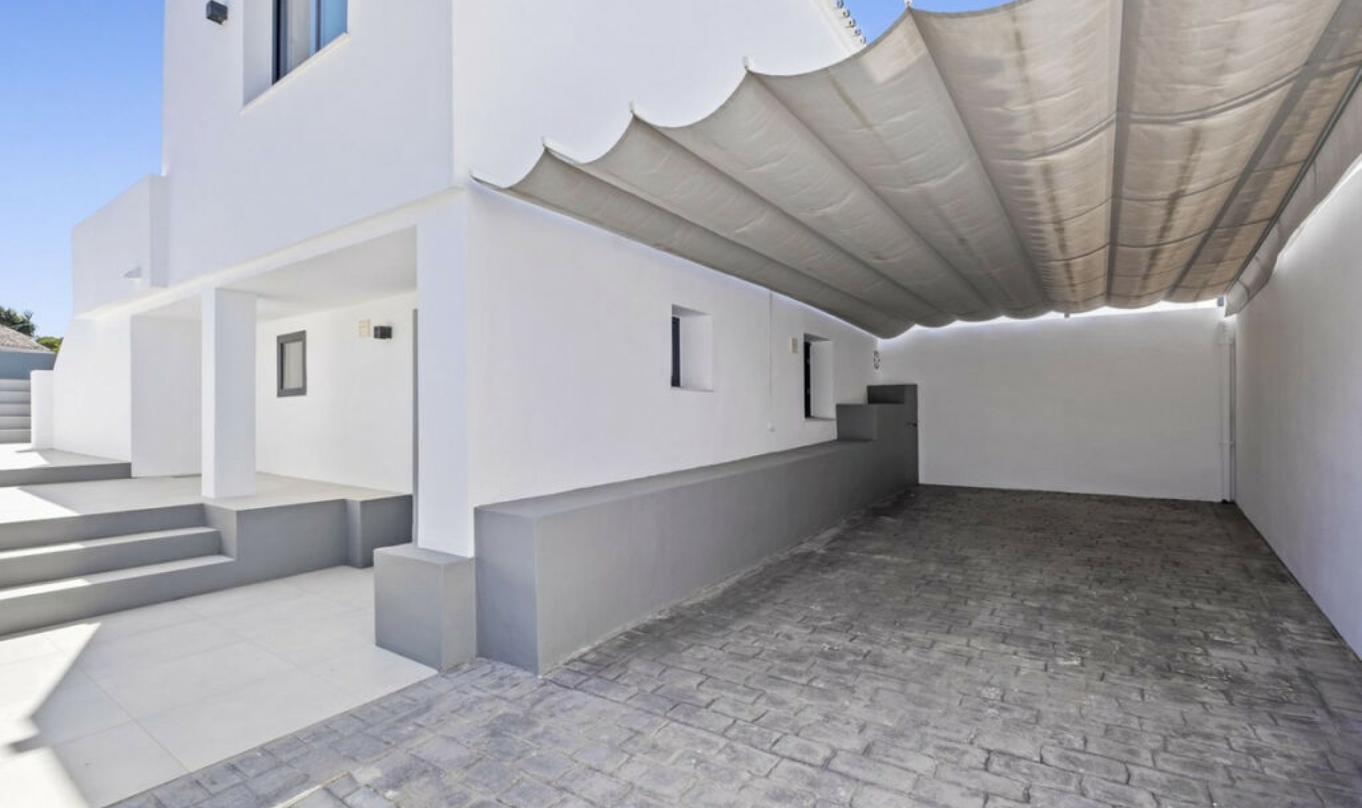 Resale - House -
El Faro