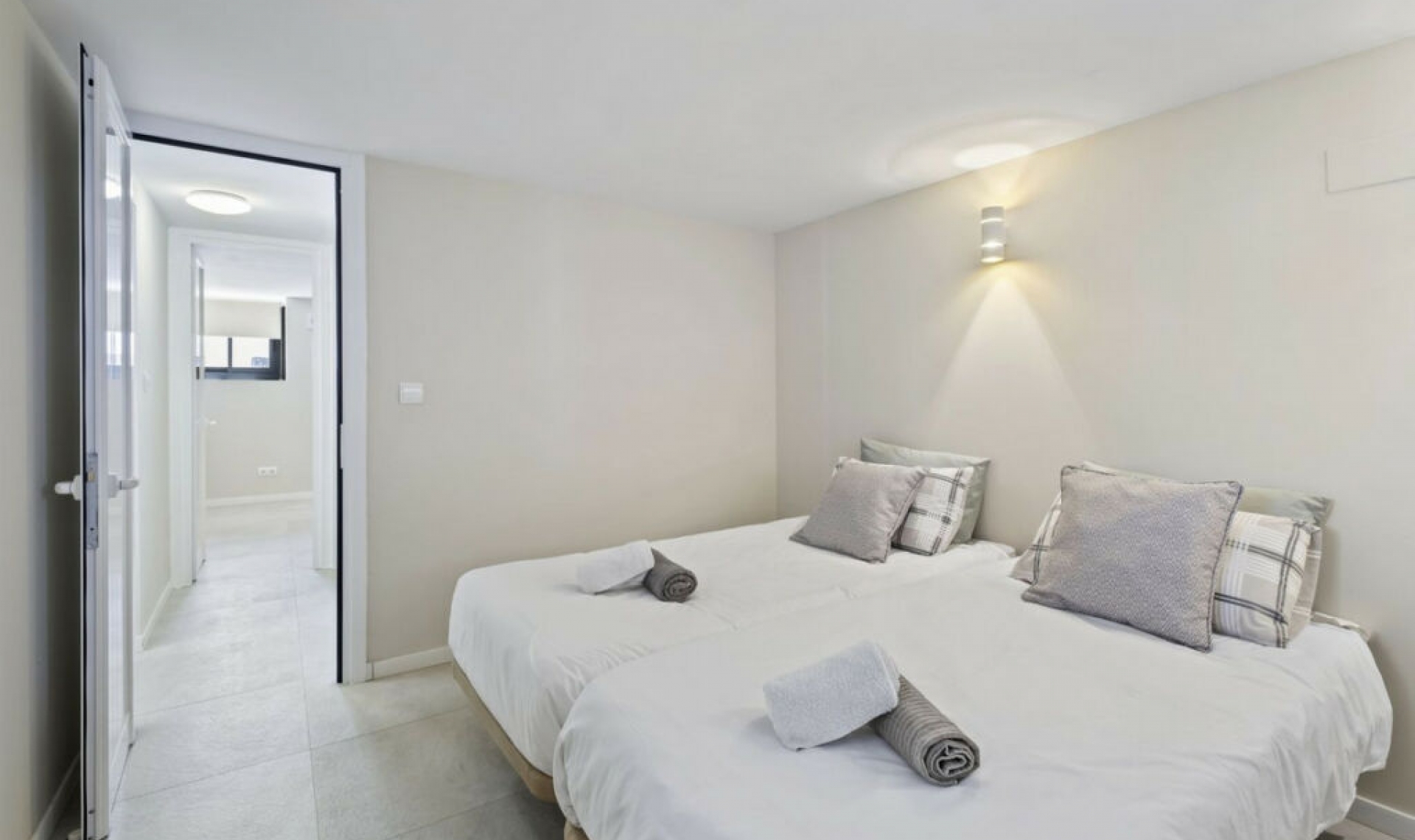 Resale - House -
El Faro