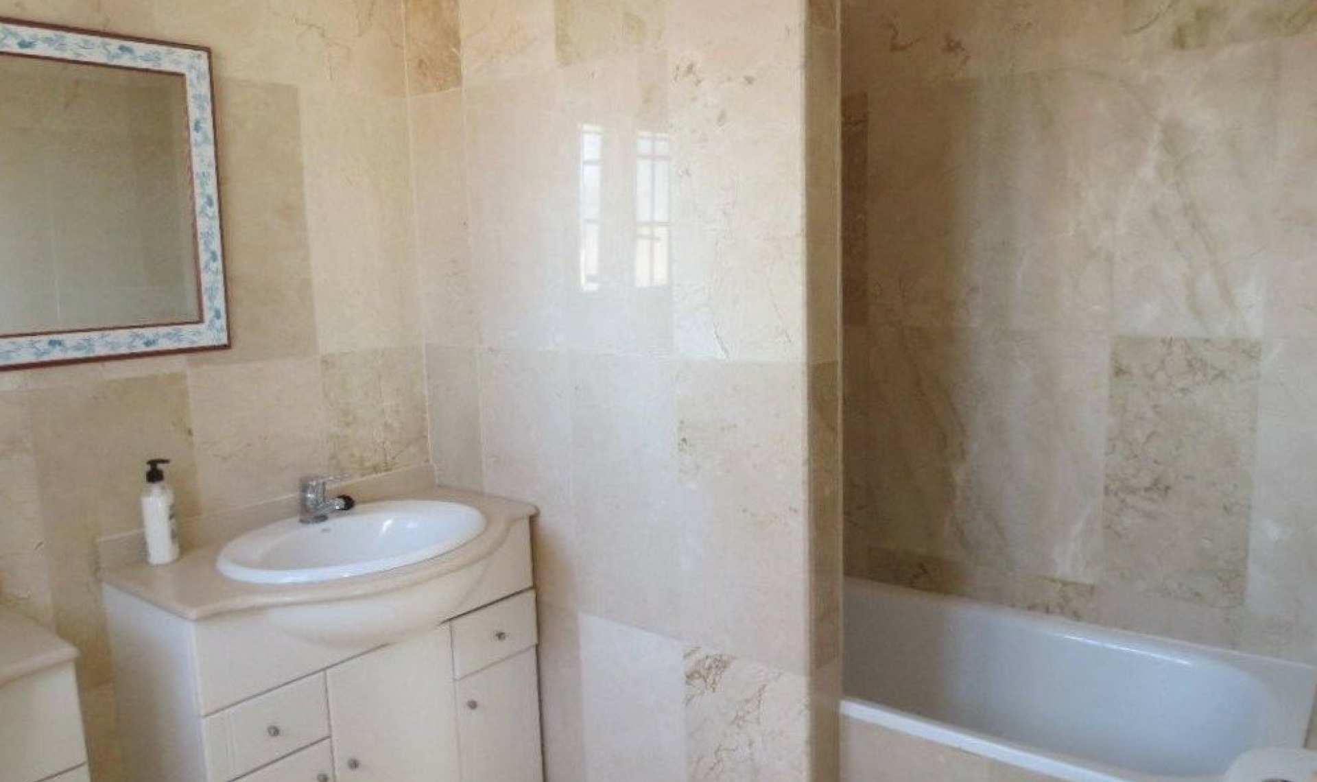 Resale - House -
El Galan