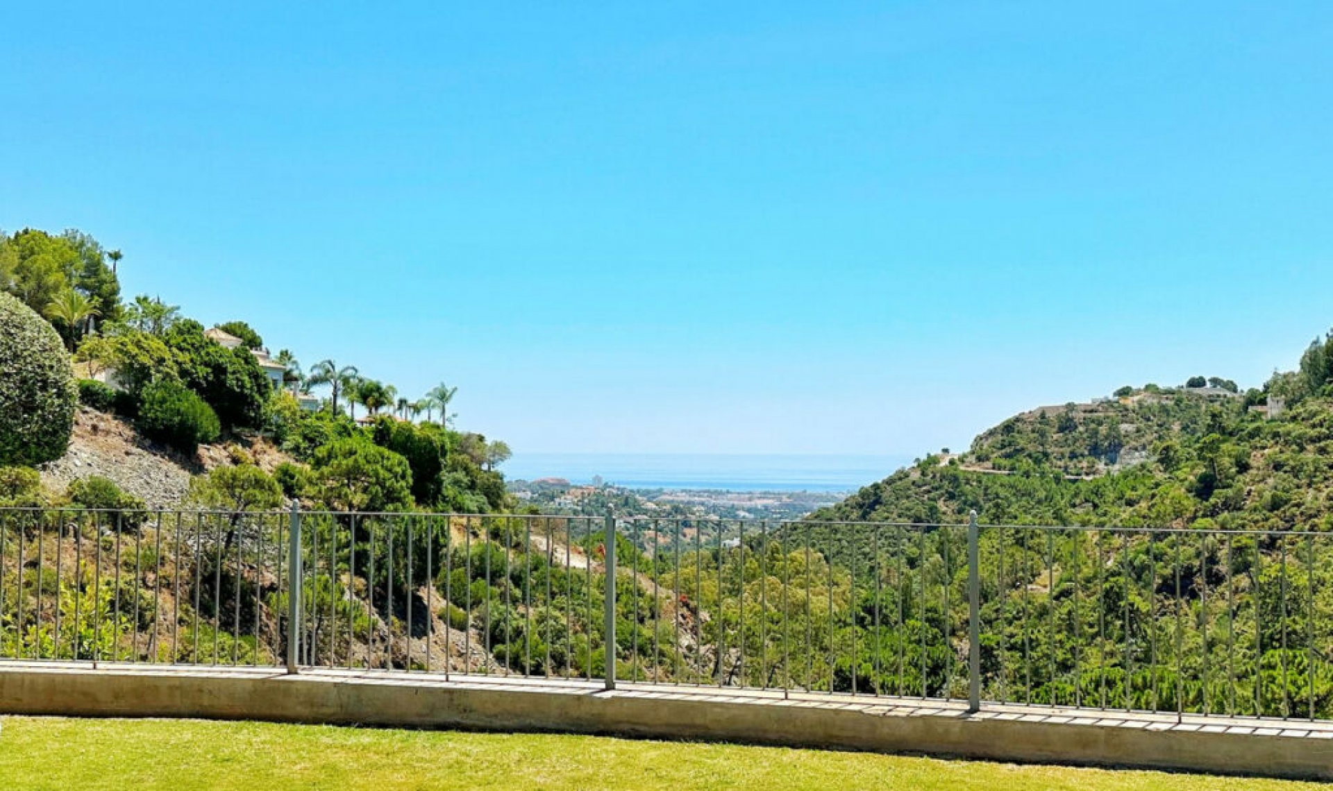 Resale - House -
El Madroñal