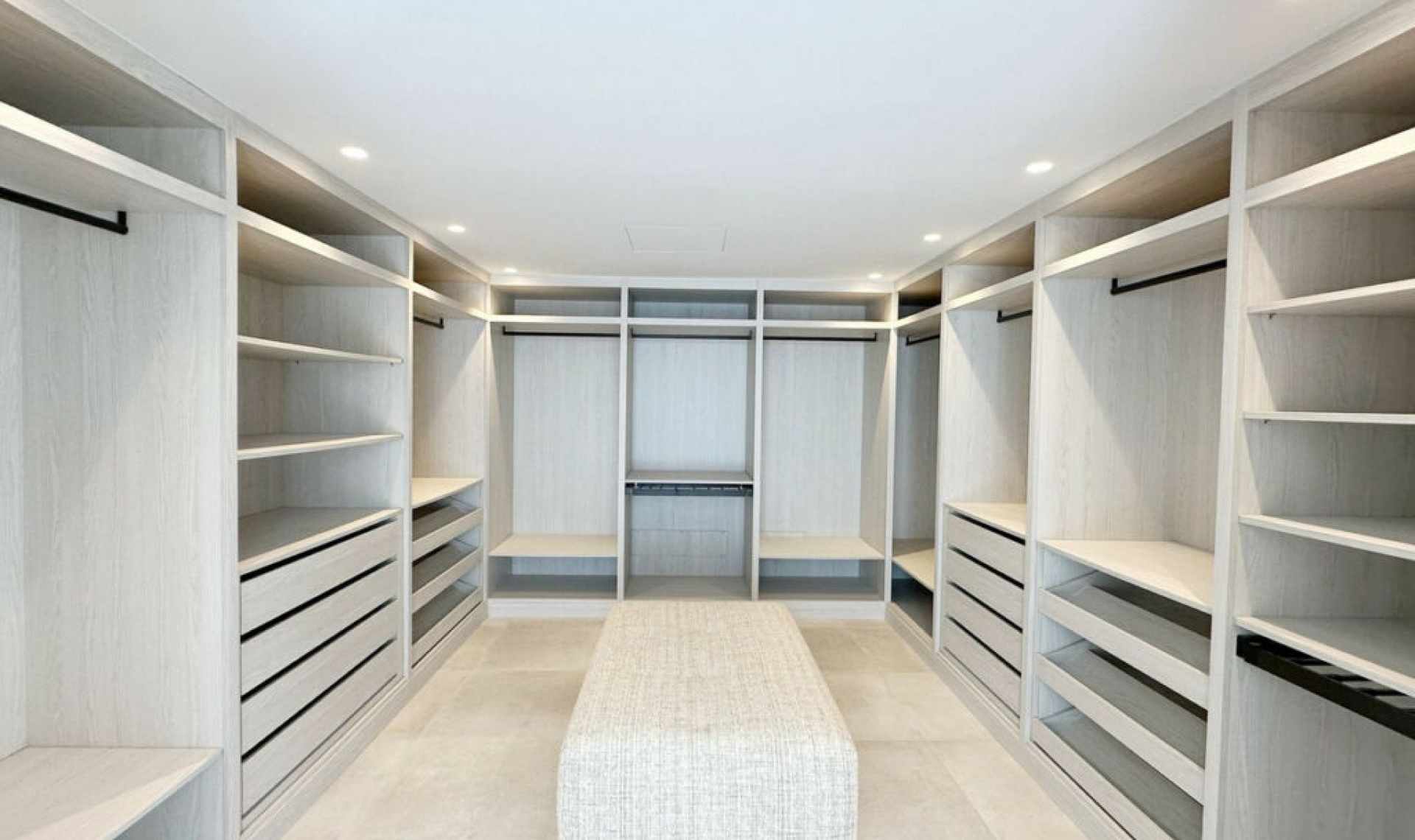 Resale - House -
El Madroñal