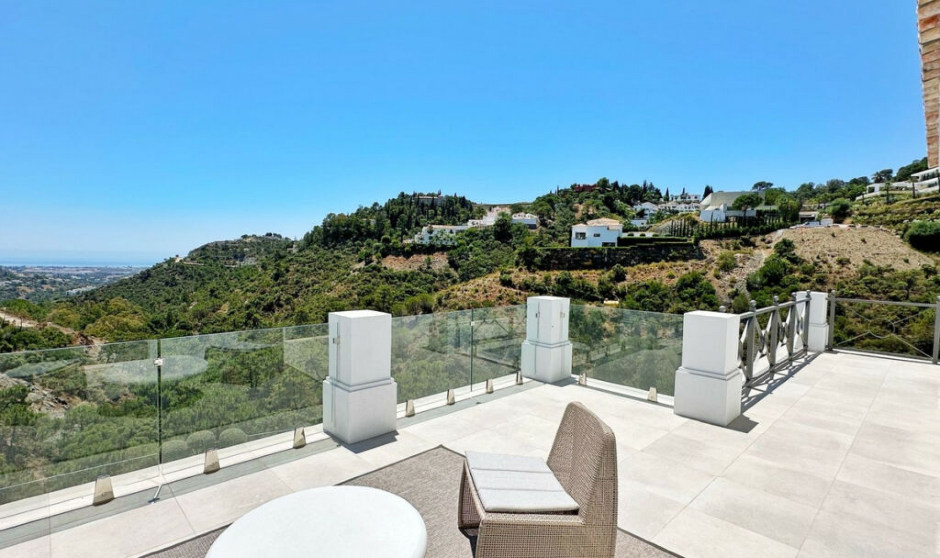 Resale - House -
El Madroñal