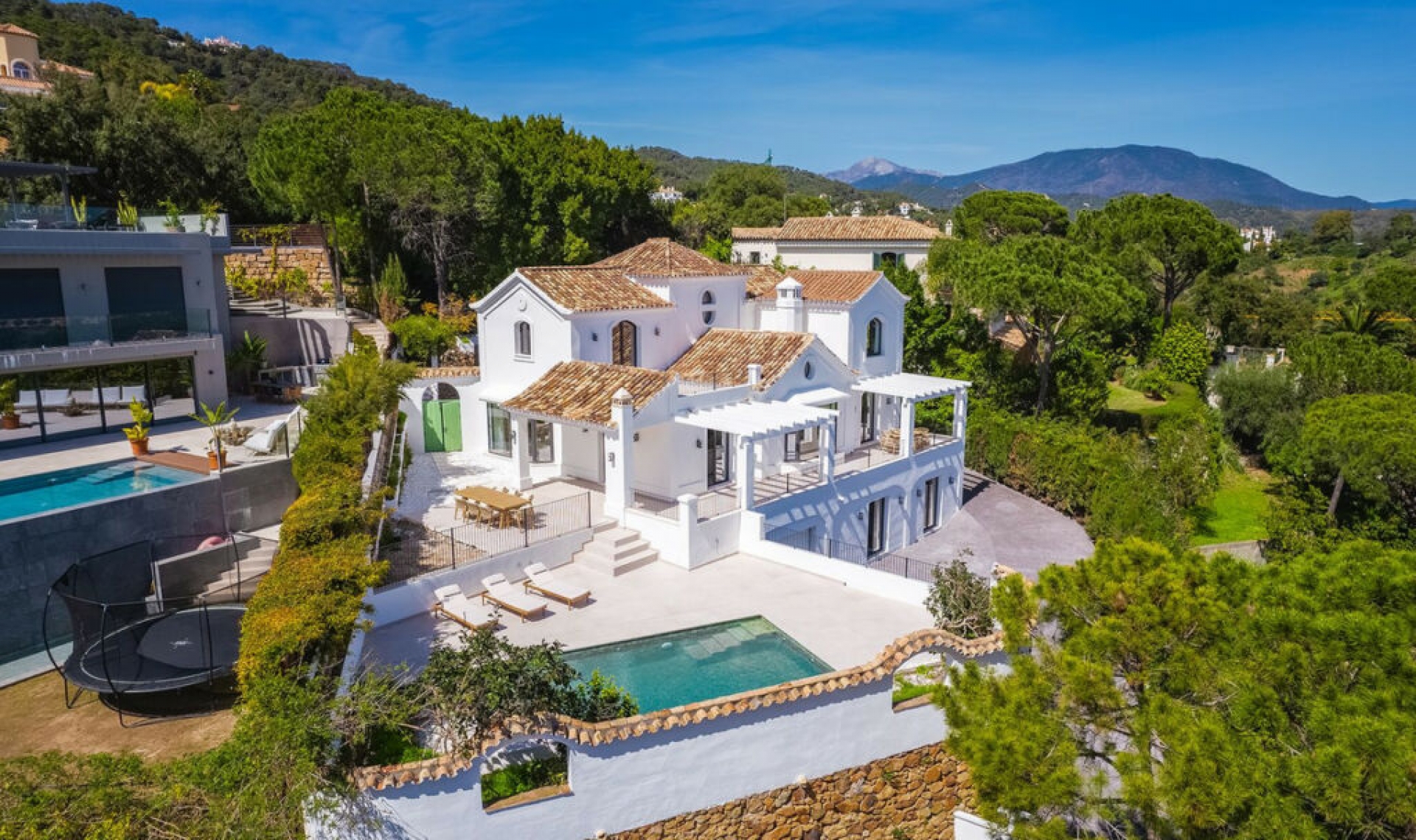 Resale - House -
El Madroñal