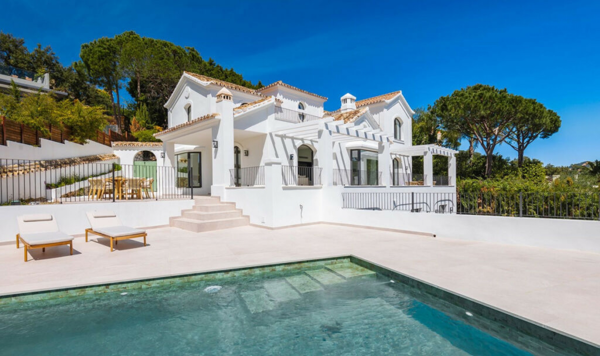 Resale - House -
El Madroñal