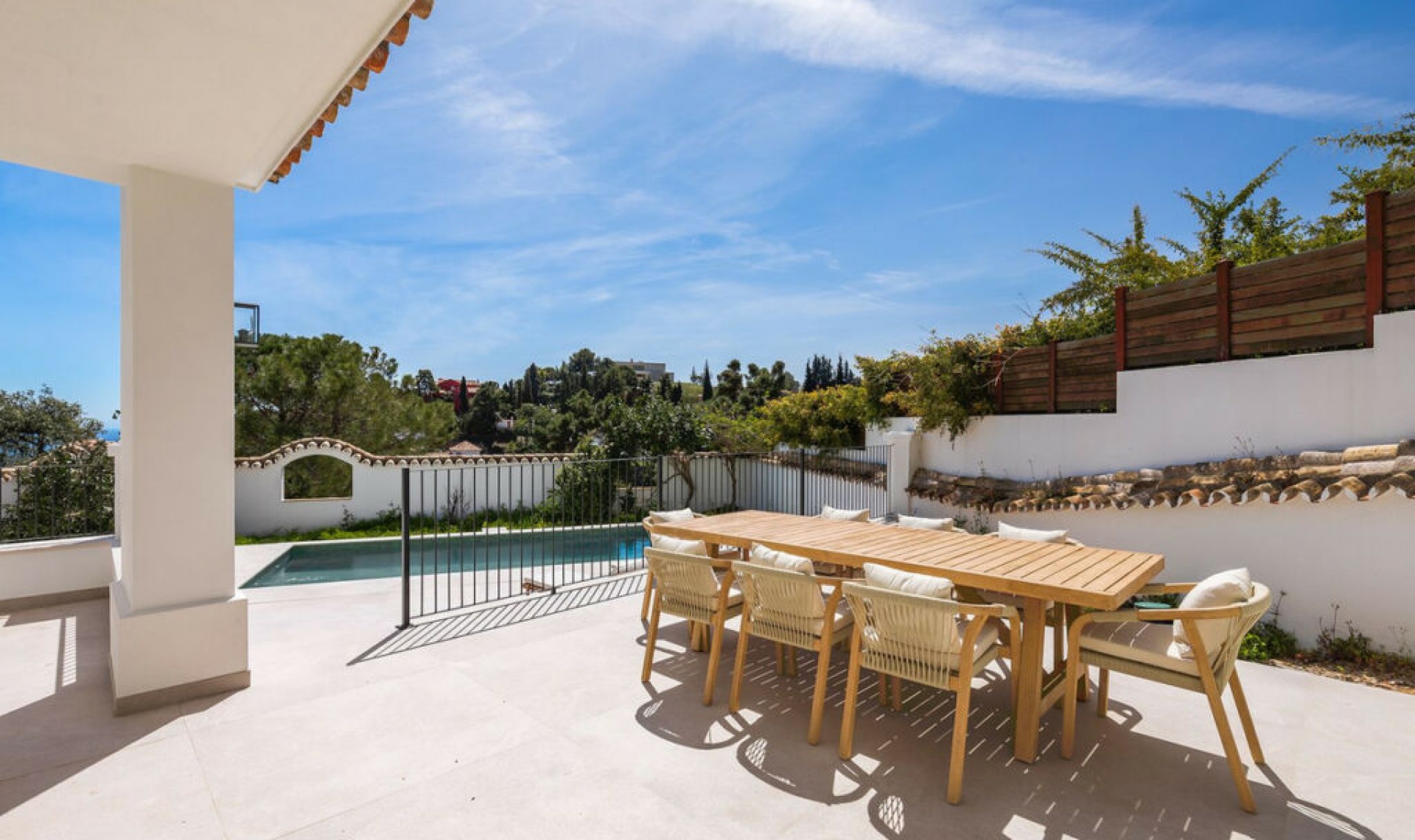 Resale - House -
El Madroñal