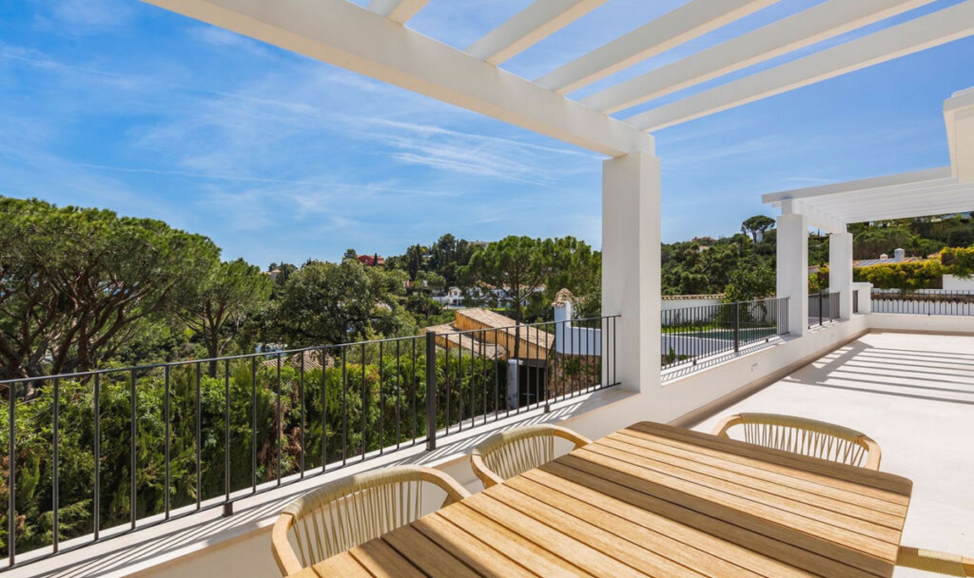 Resale - House -
El Madroñal