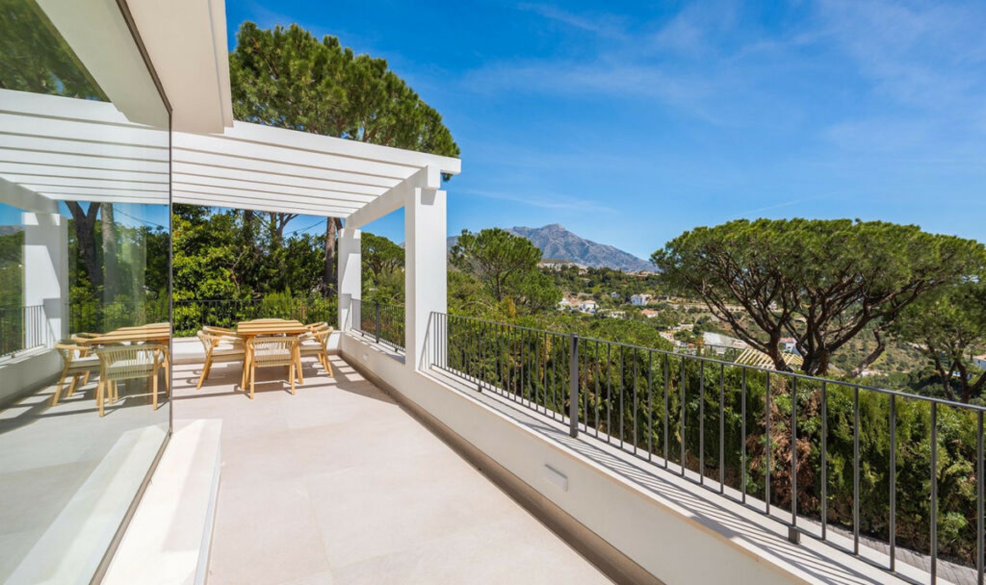 Resale - House -
El Madroñal