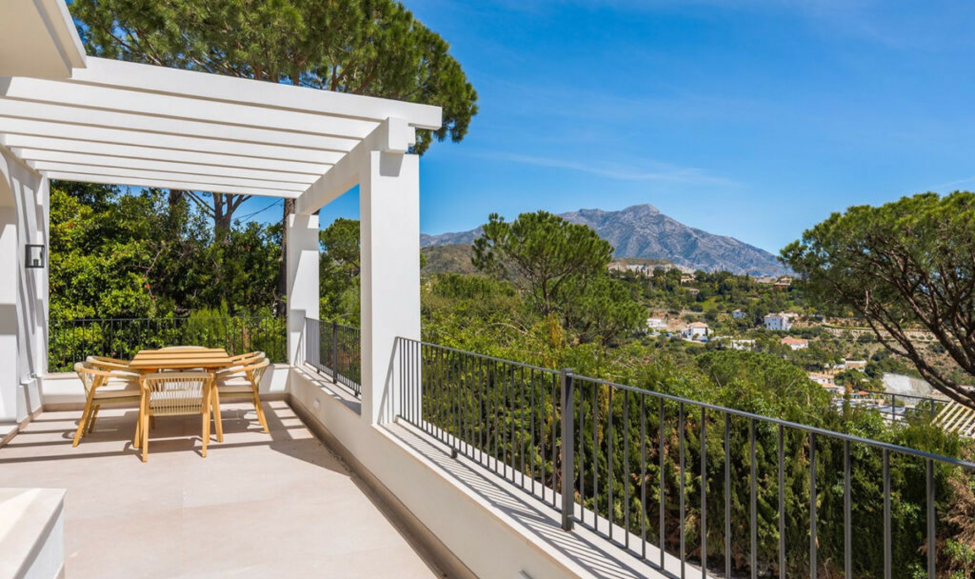 Resale - House -
El Madroñal