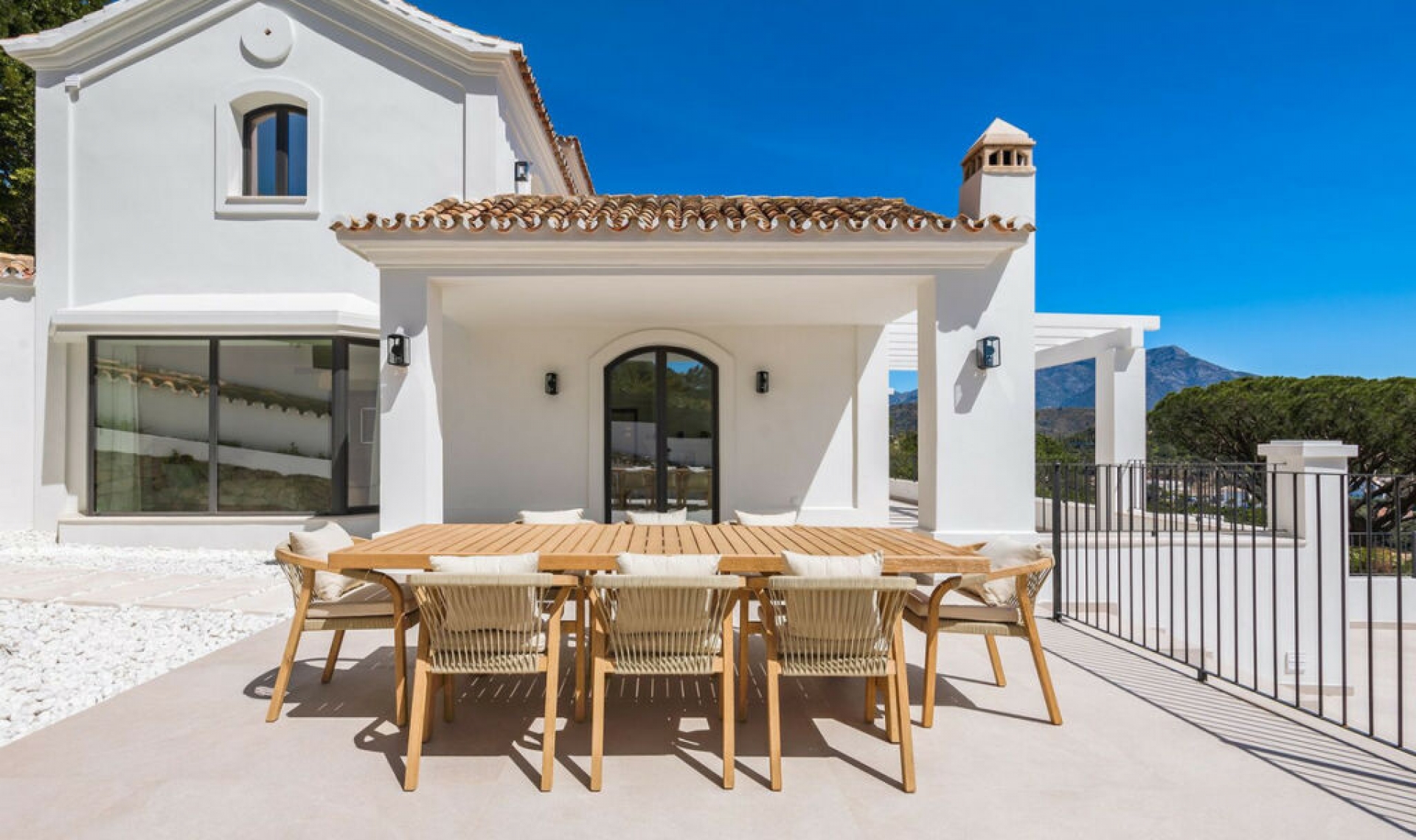 Resale - House -
El Madroñal