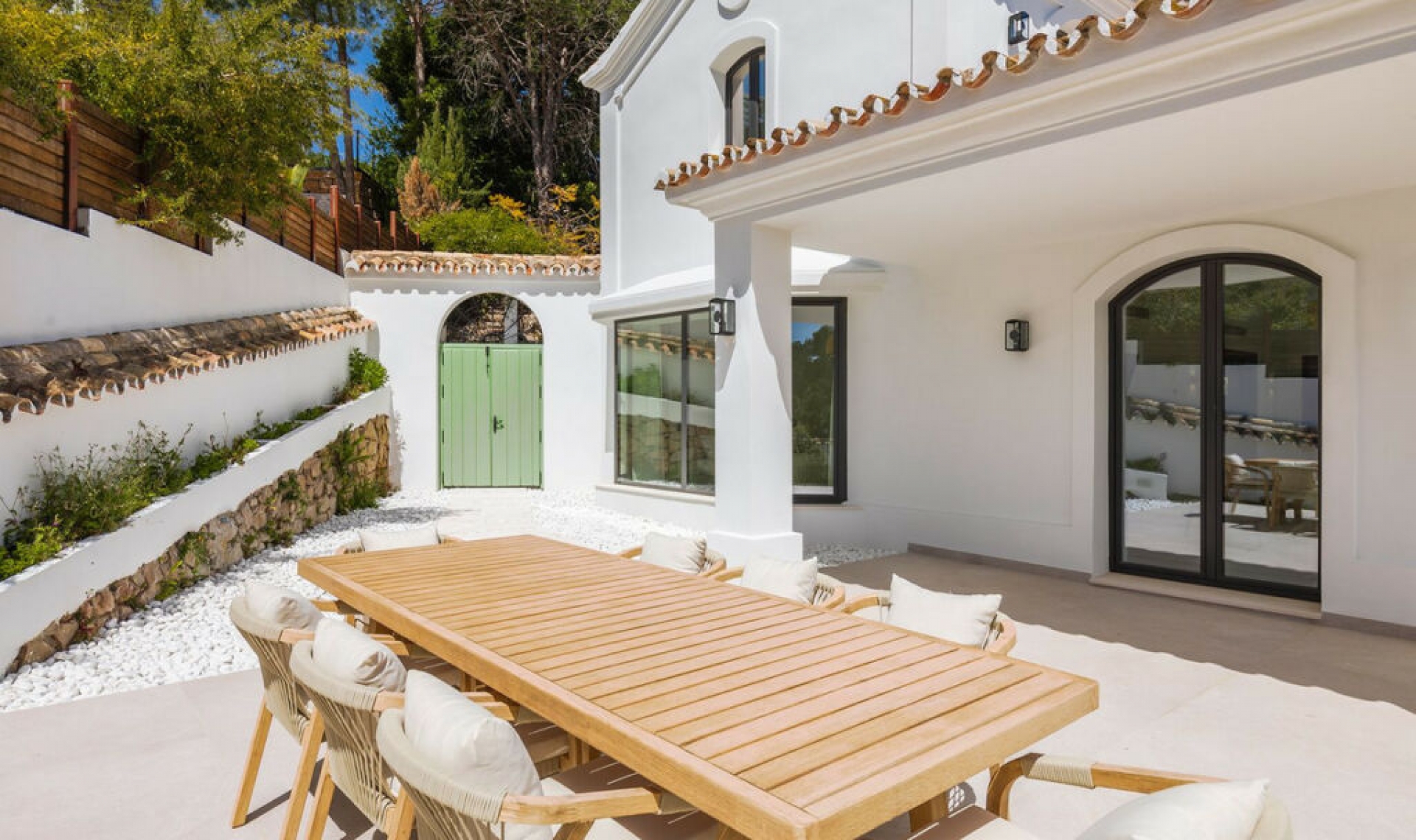 Resale - House -
El Madroñal