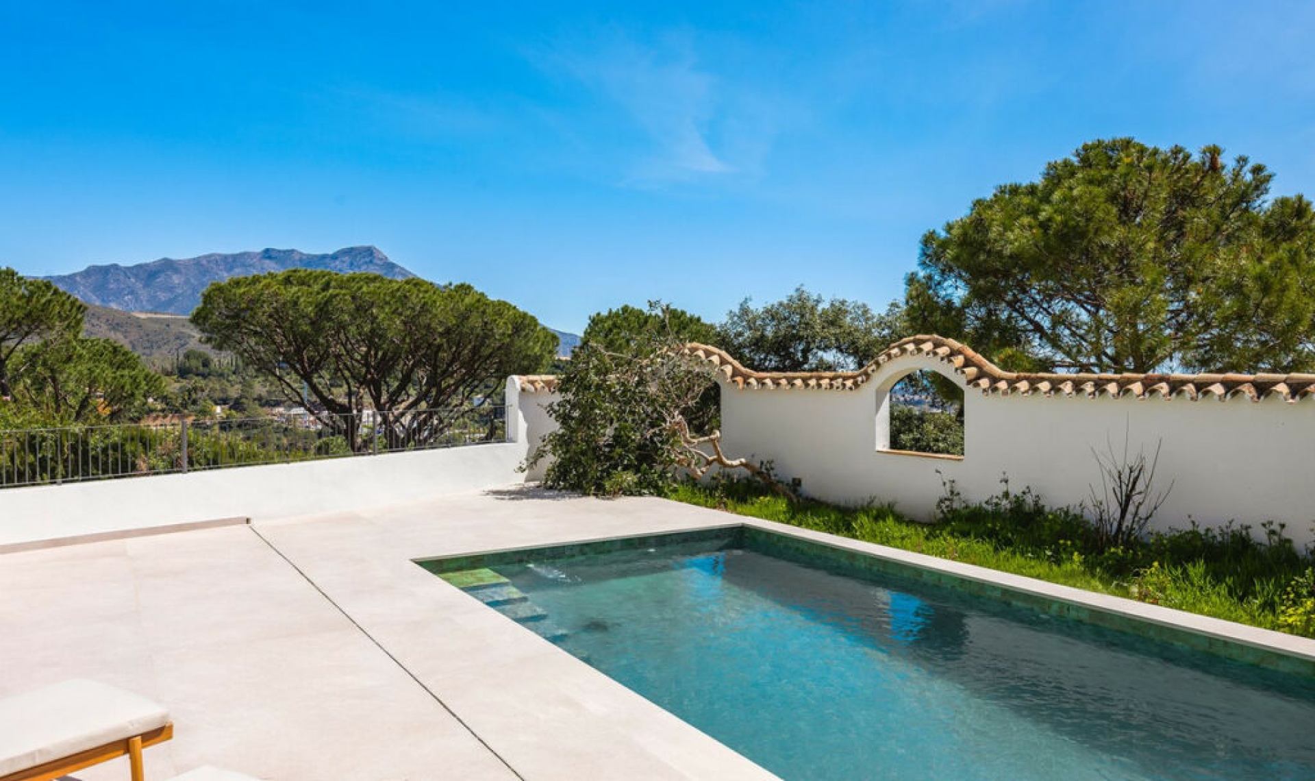 Resale - House -
El Madroñal