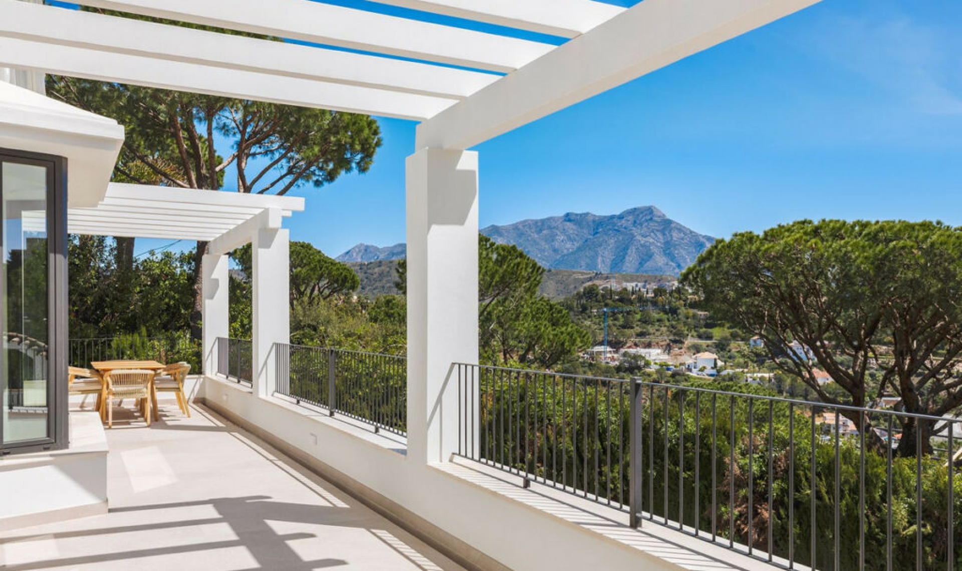 Resale - House -
El Madroñal