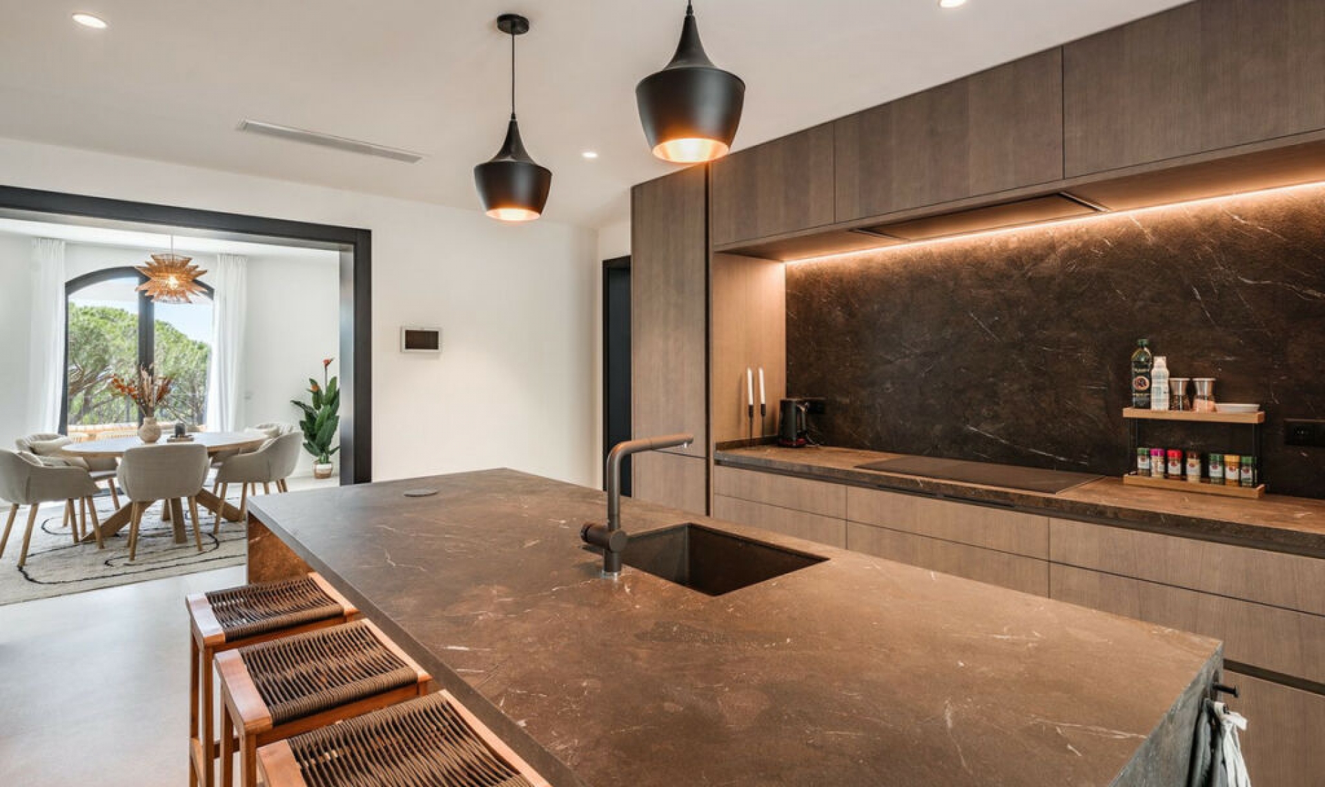 Resale - House -
El Madroñal