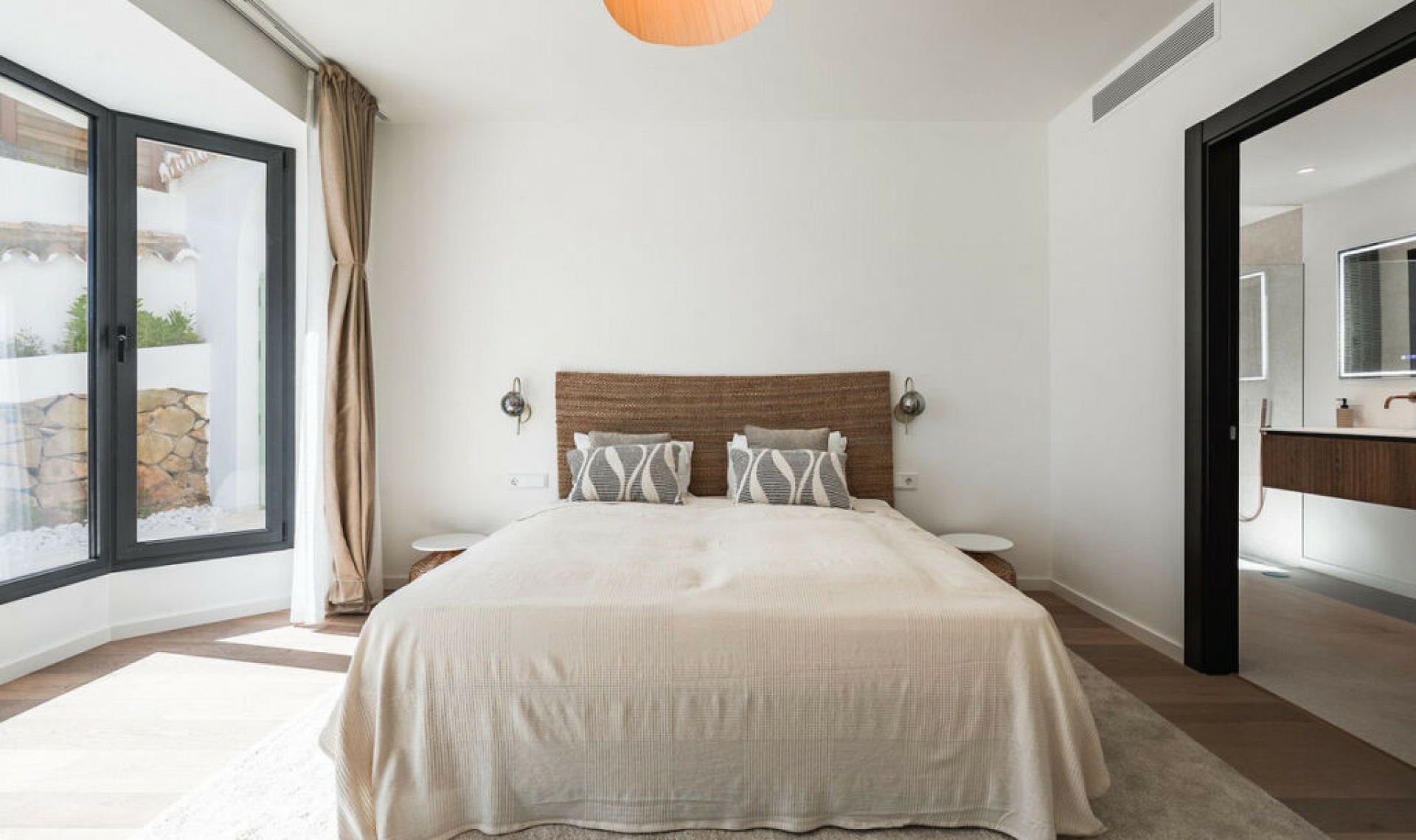 Resale - House -
El Madroñal