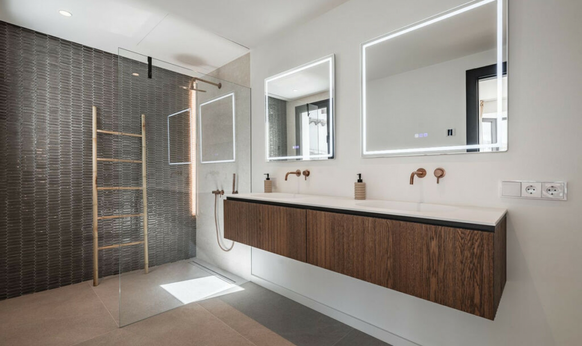 Resale - House -
El Madroñal