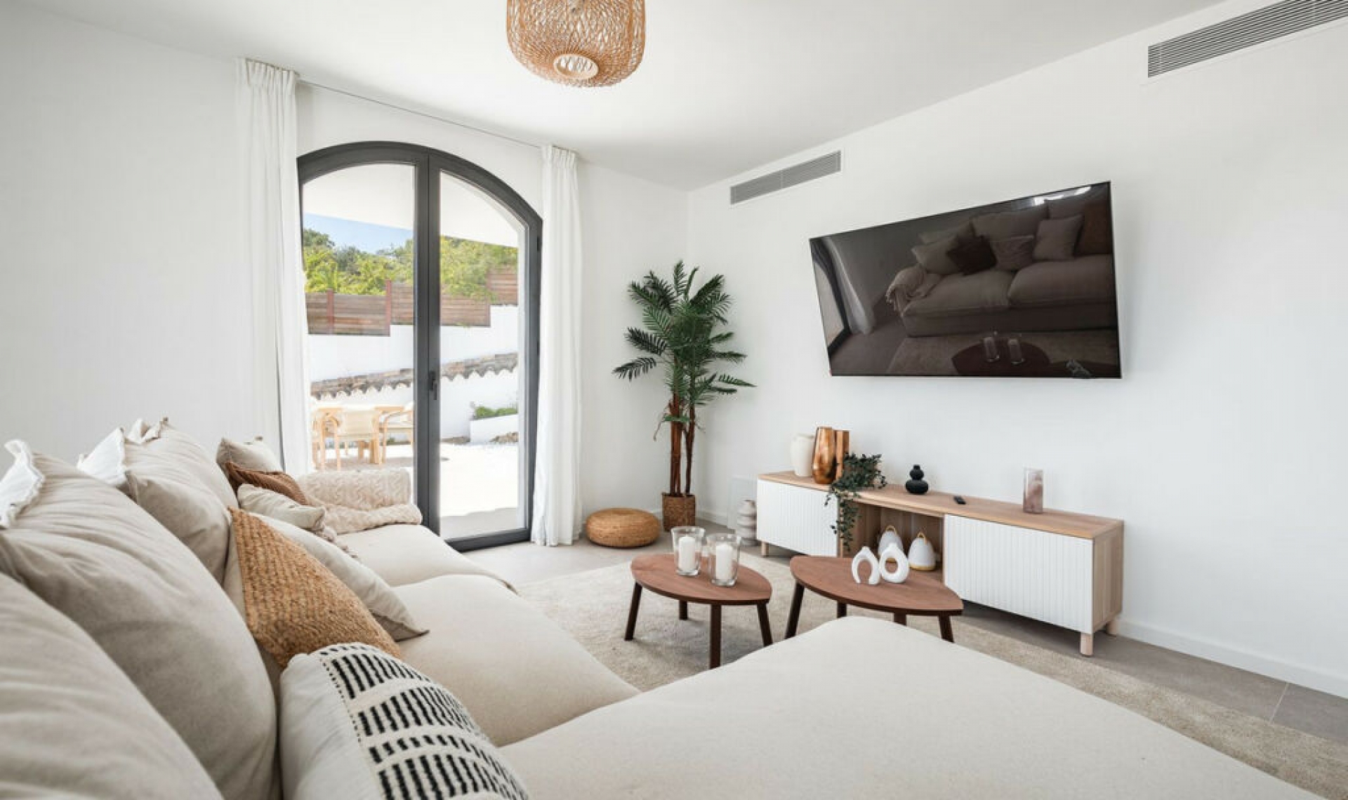 Resale - House -
El Madroñal