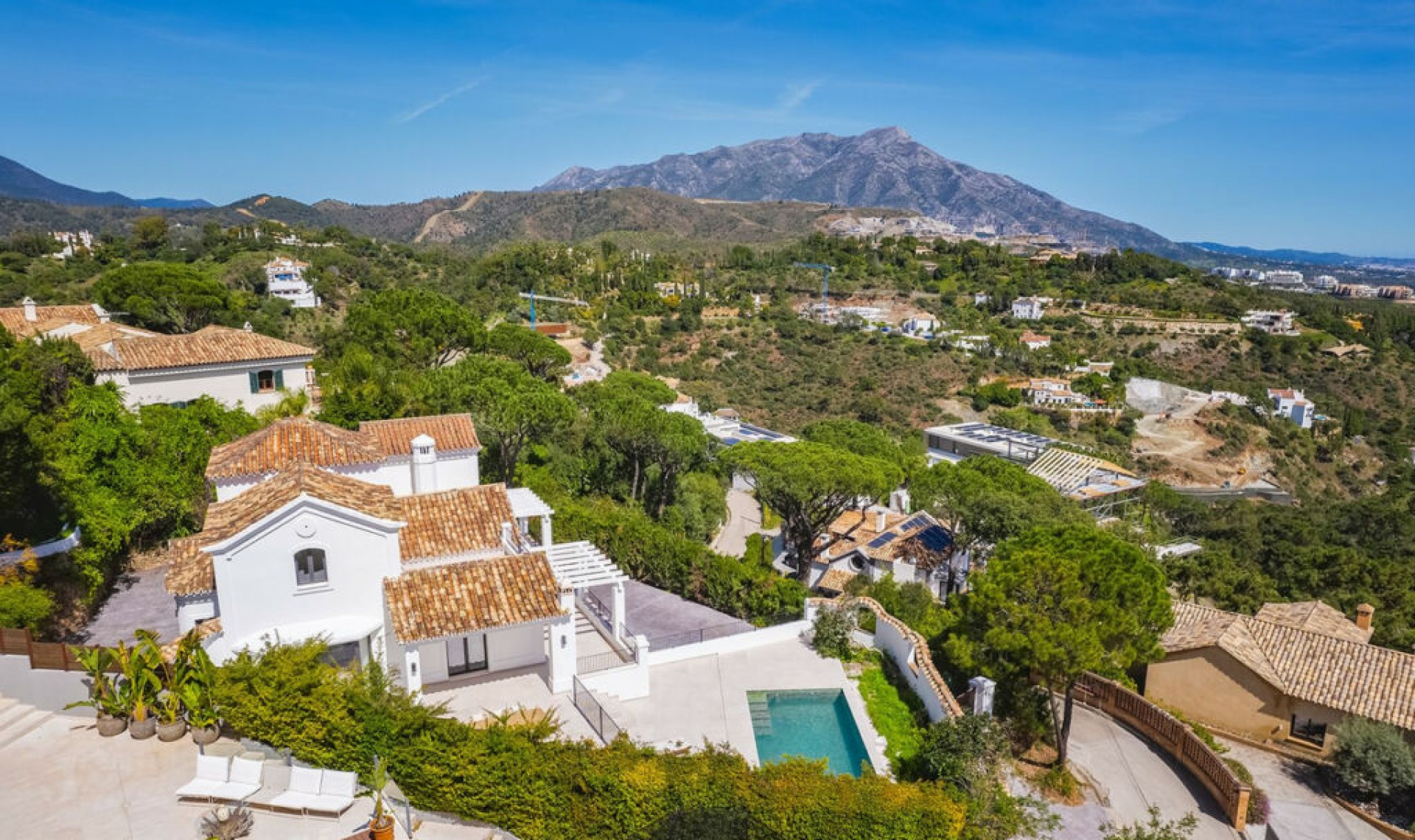 Resale - House -
El Madroñal