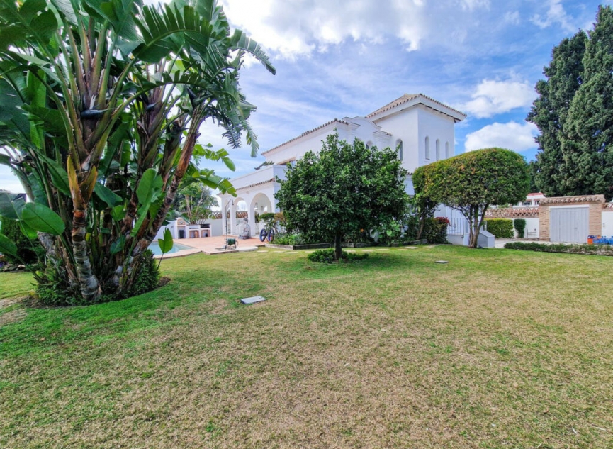 Resale - House -
El Paraiso