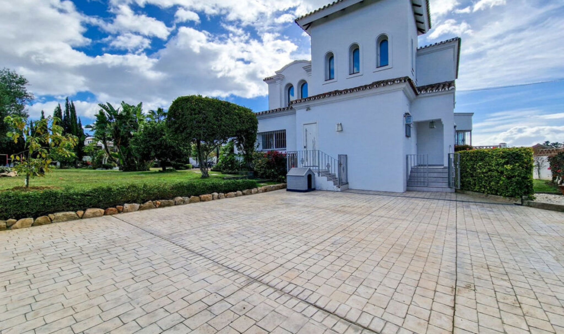 Resale - House -
El Paraiso