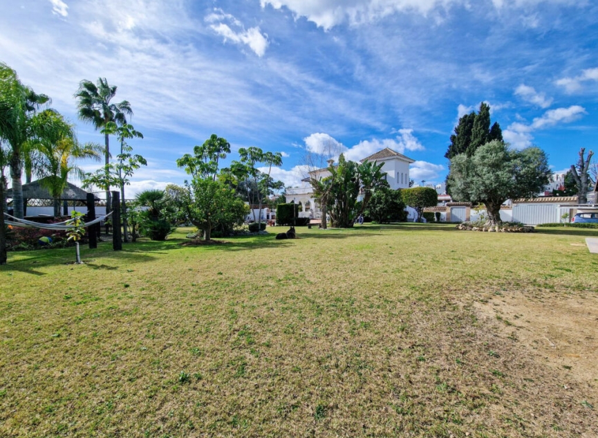Resale - House -
El Paraiso