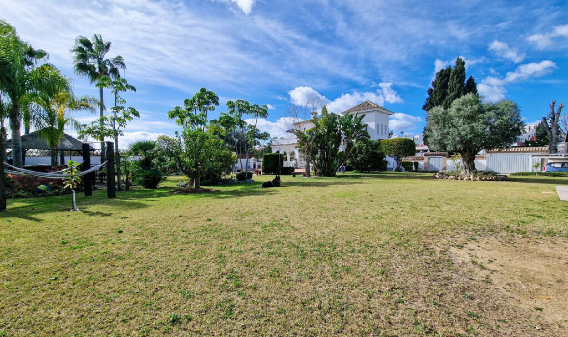 Resale - House -
El Paraiso