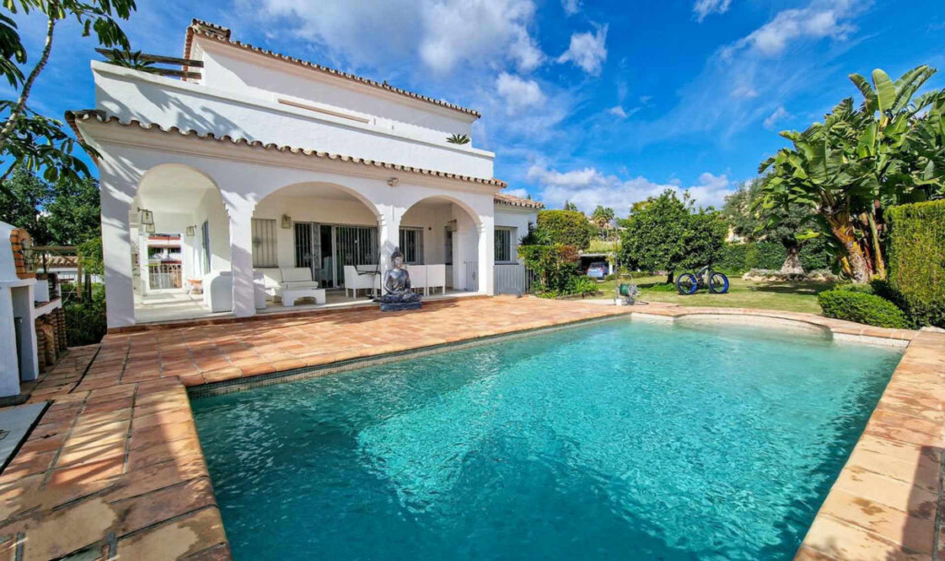Resale - House -
El Paraiso