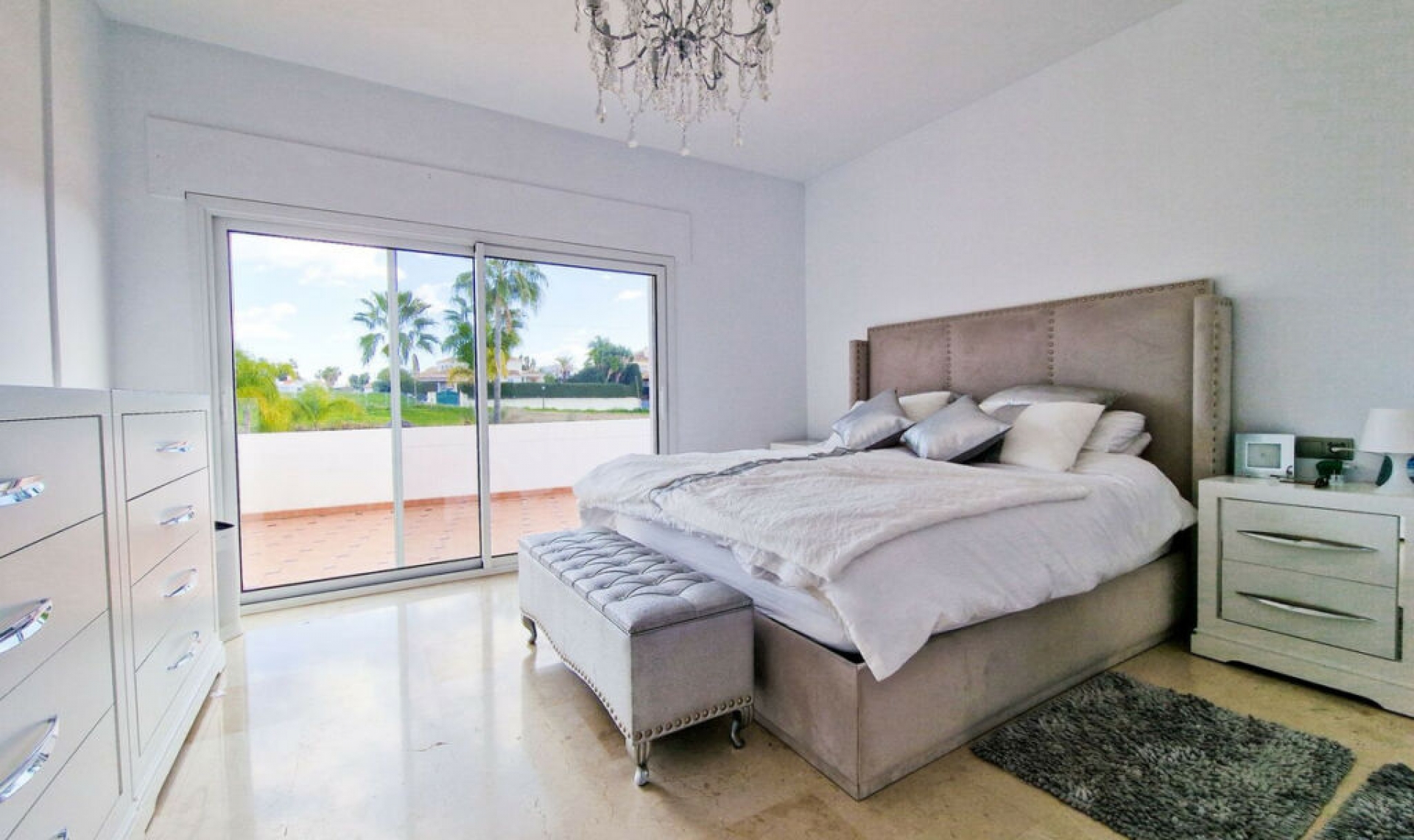 Resale - House -
El Paraiso