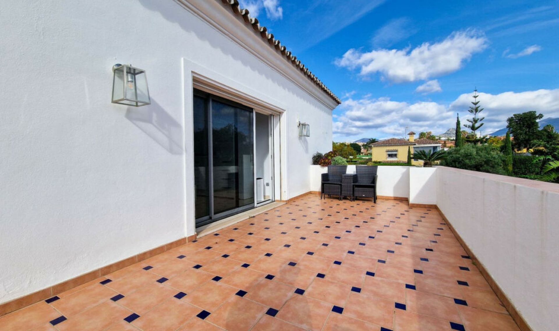 Resale - House -
El Paraiso