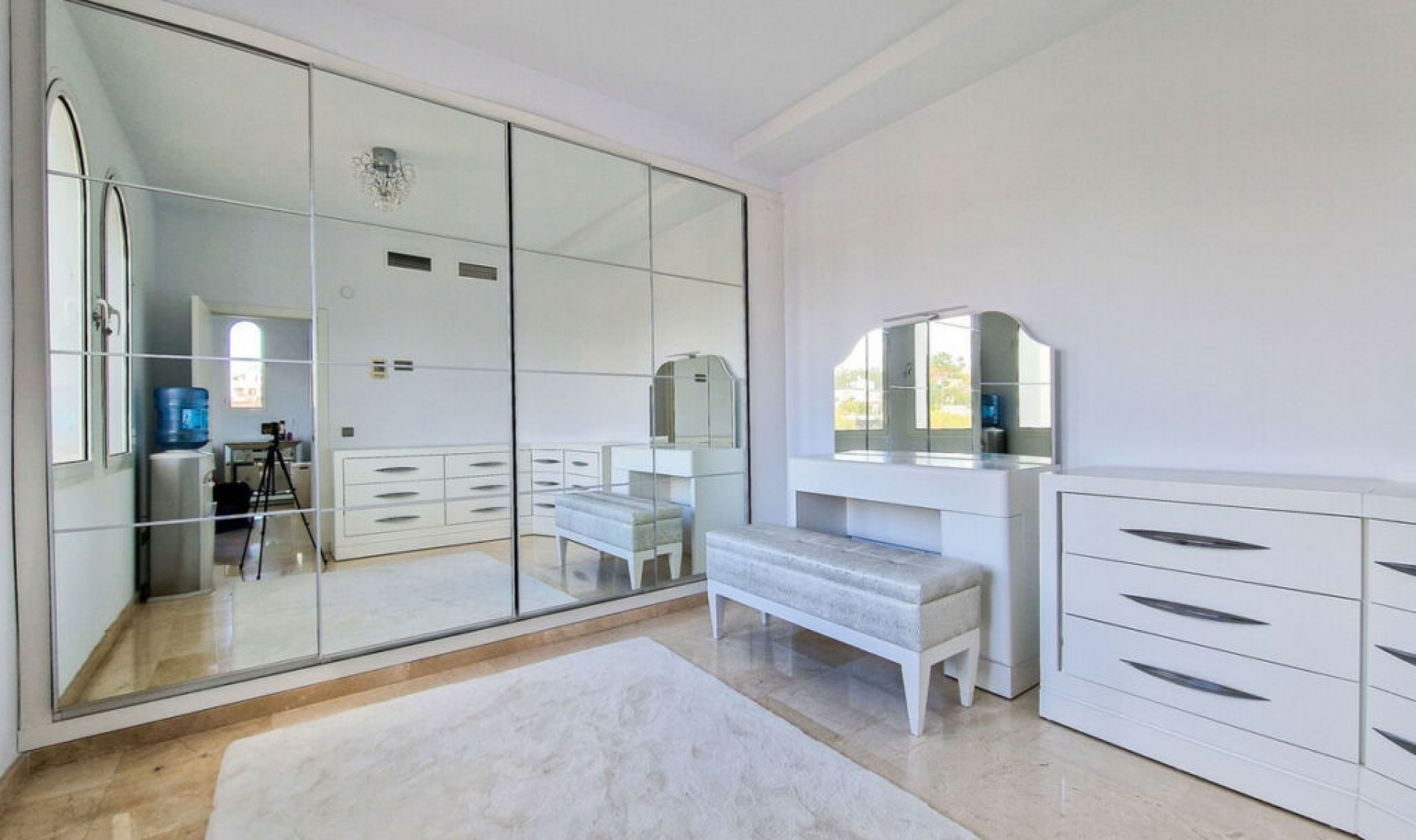 Resale - House -
El Paraiso