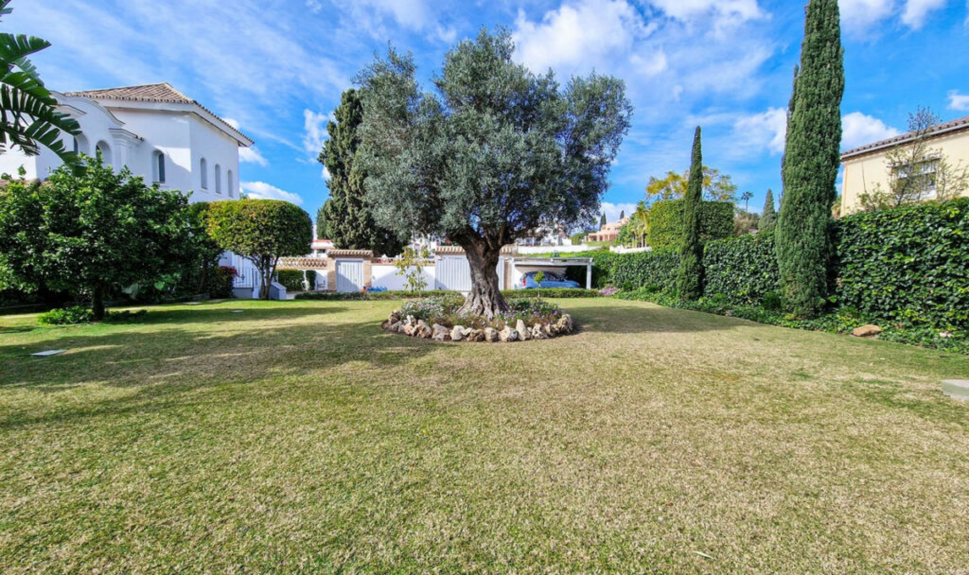 Resale - House -
El Paraiso