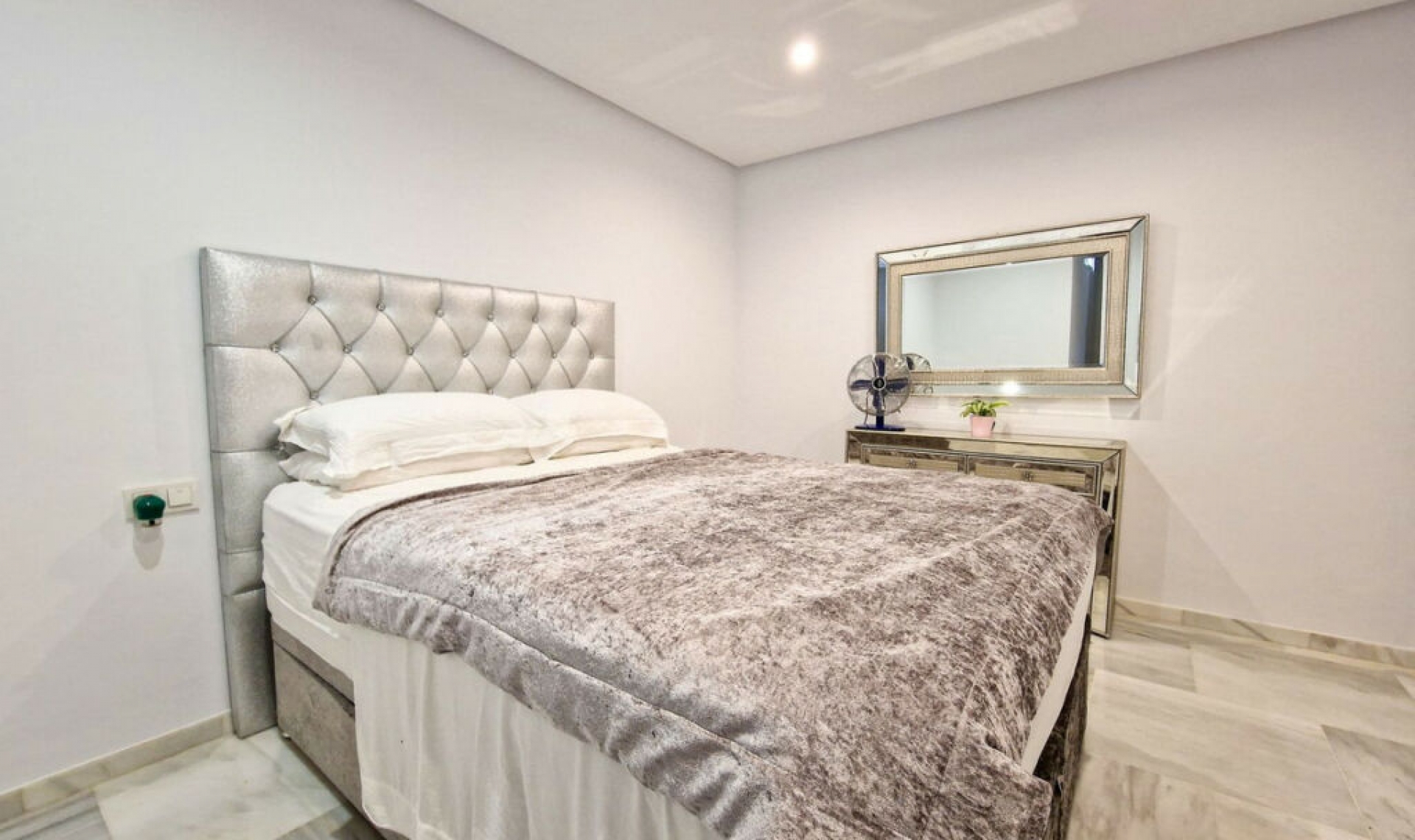 Resale - House -
El Paraiso