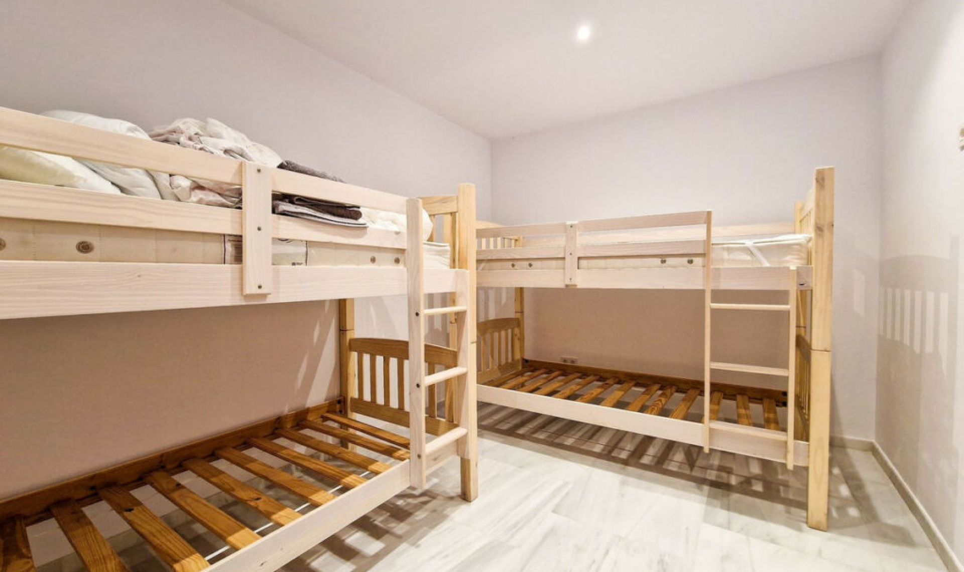 Resale - House -
El Paraiso